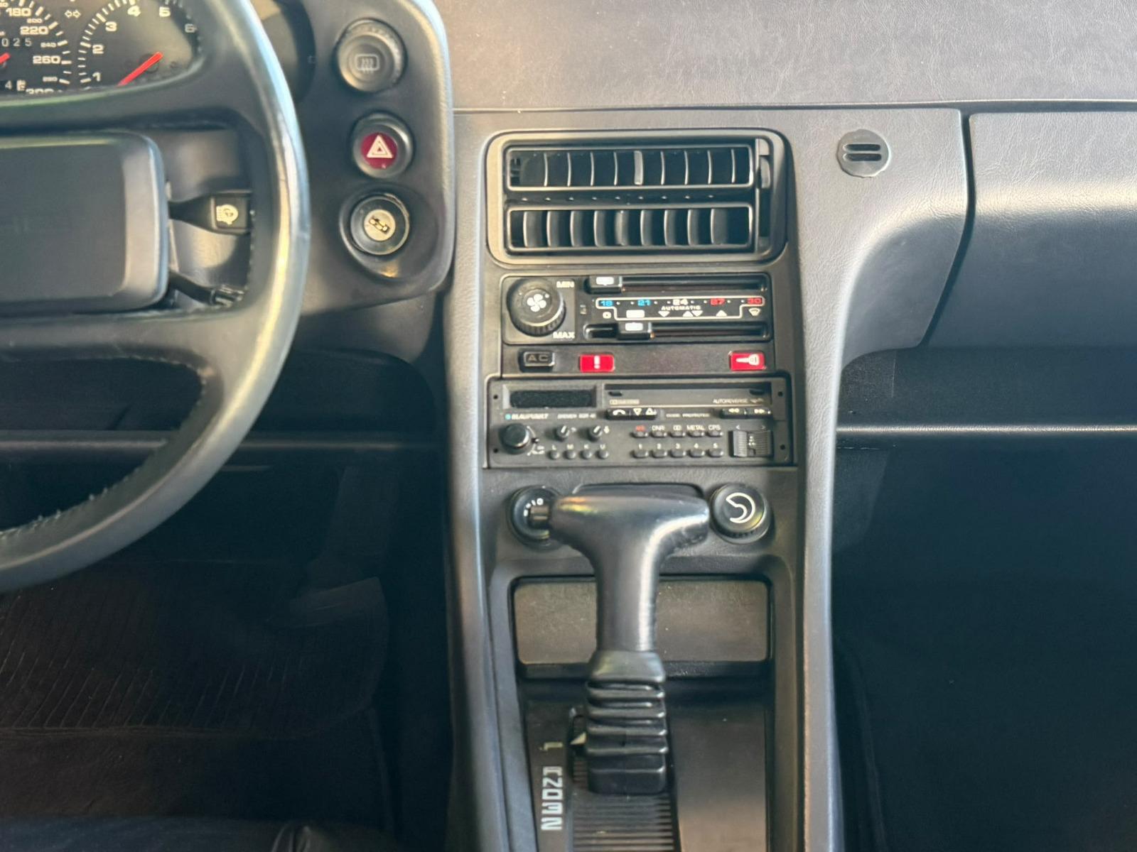 PORSCHE 928 S4-image-13