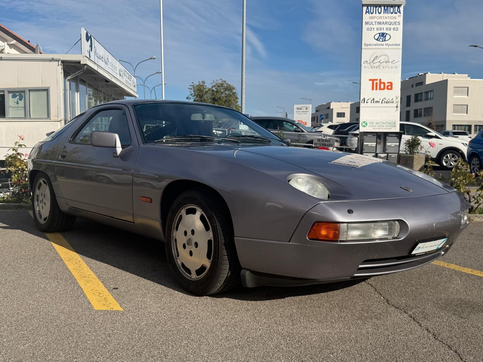 PORSCHE 928 S4-image-6