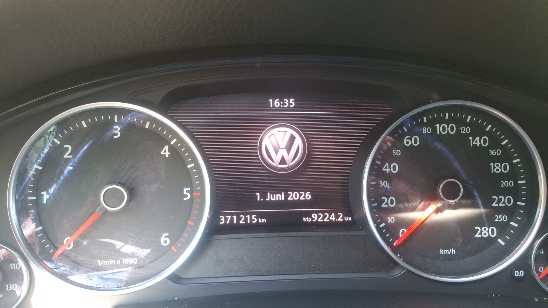 VW Touareg 3.0 TDI BlueMotion Technology Tiptronic-image-9