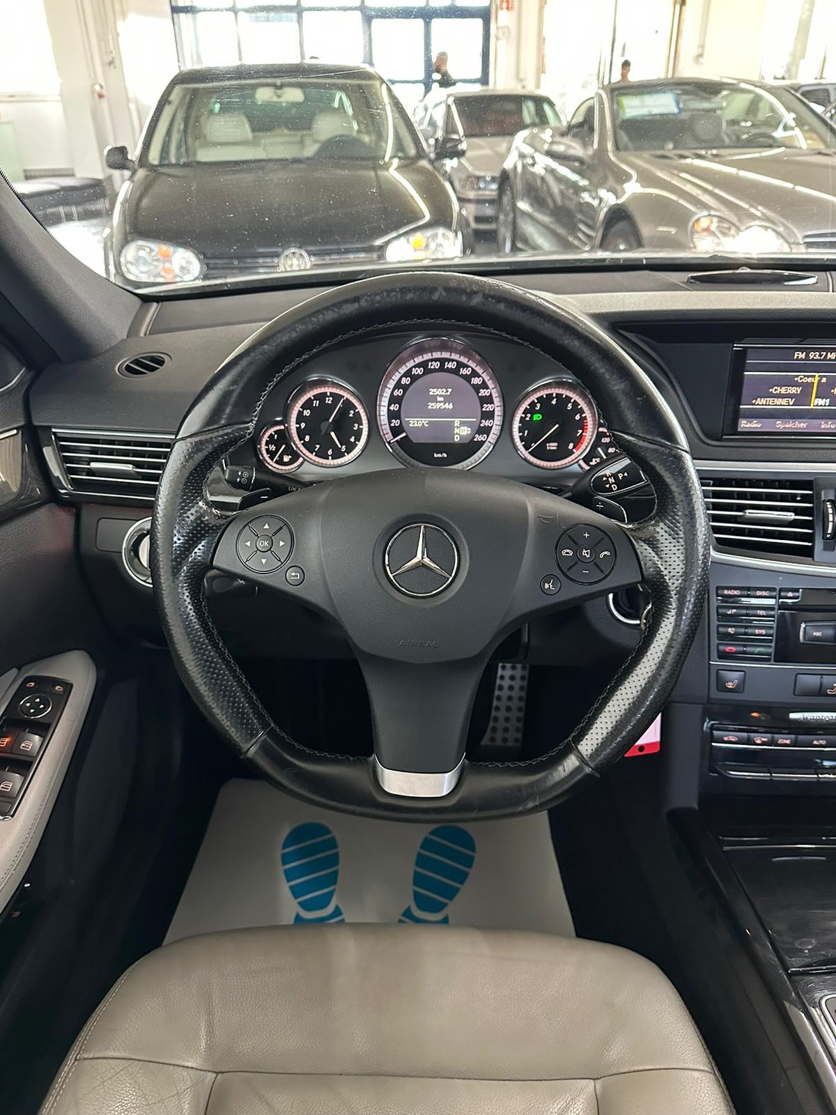 MERCEDES-BENZ E 350 CGI BlueEfficiency Elégance 7G-Tronic-image-14