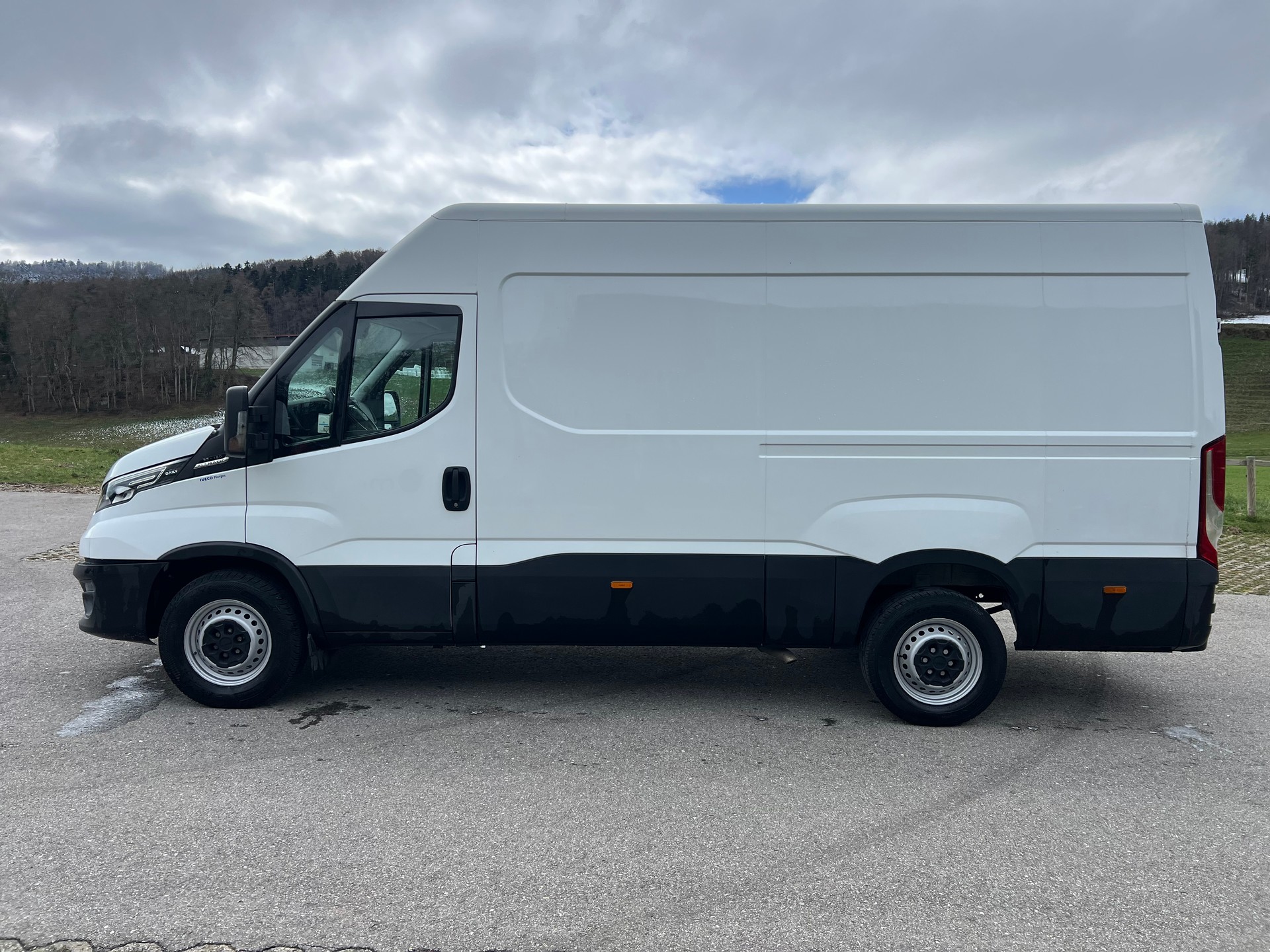 IVECO 35S16HA8V Fourgon 12m3 attelage 3.5t-image-6