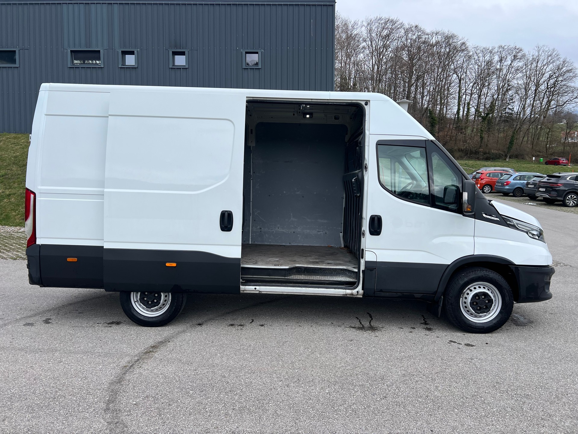 IVECO 35S16HA8V Fourgon 12m3 attelage 3.5t-image-7