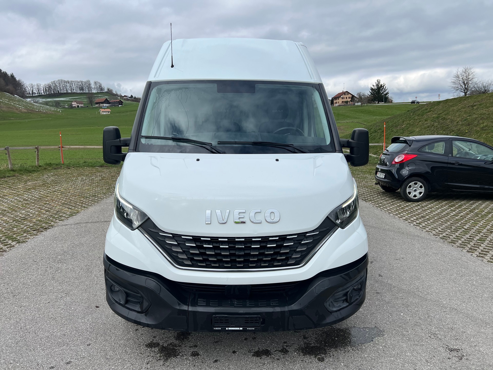 IVECO 35S16HA8V Fourgon 12m3 attelage 3.5t-image-4