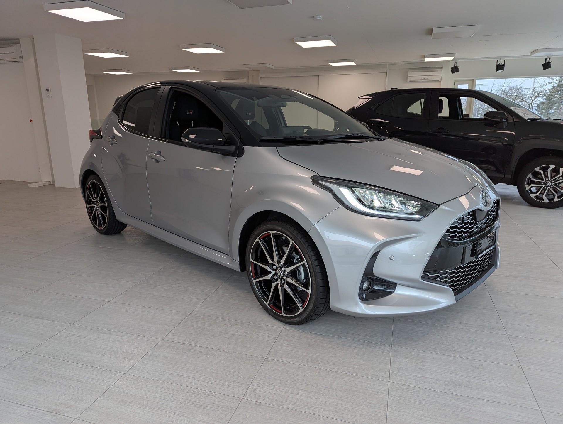 TOYOTA Yaris 1.5 GR Sport e-CVT-image-9
