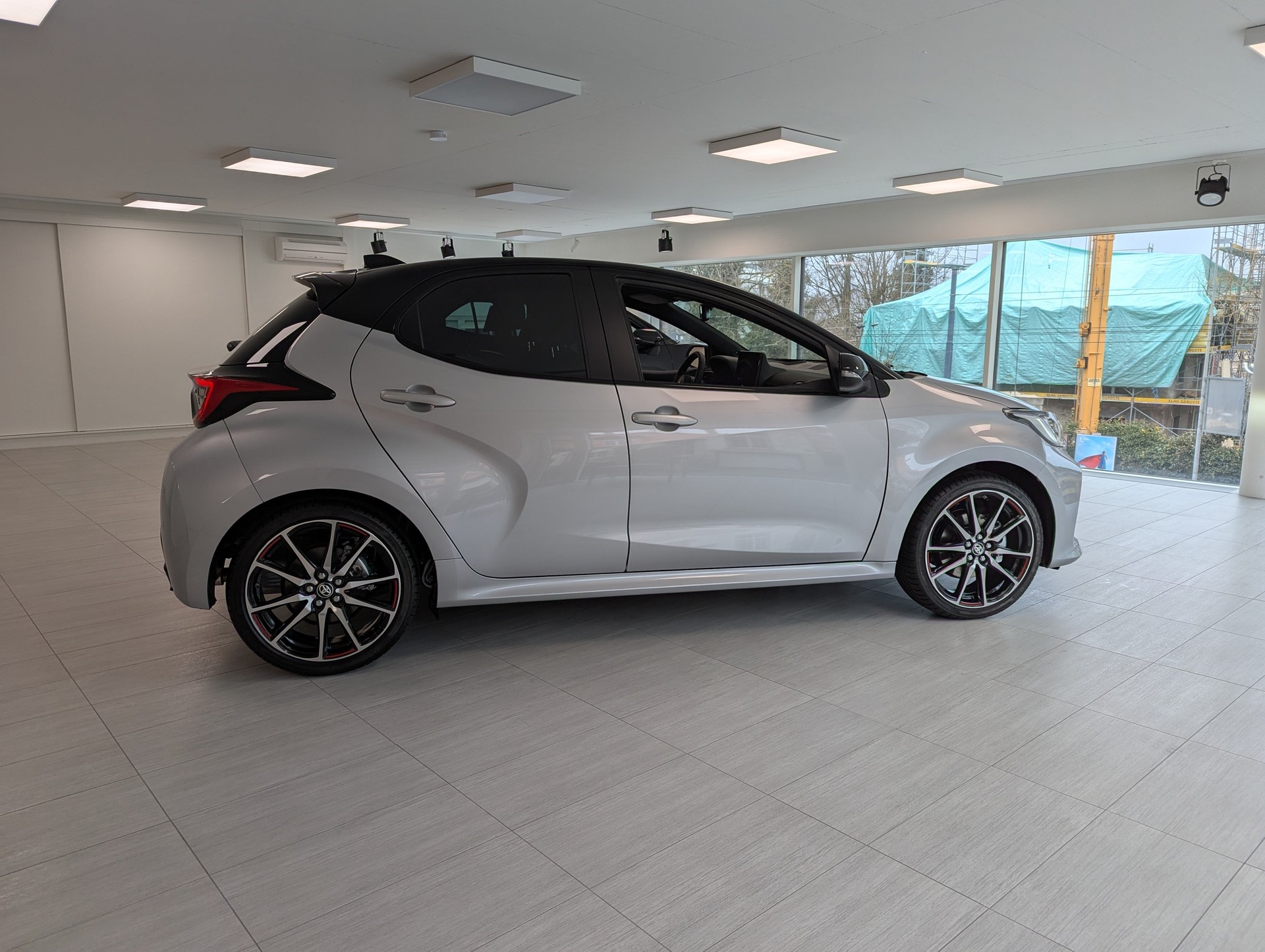 TOYOTA Yaris 1.5 GR Sport e-CVT-image-8