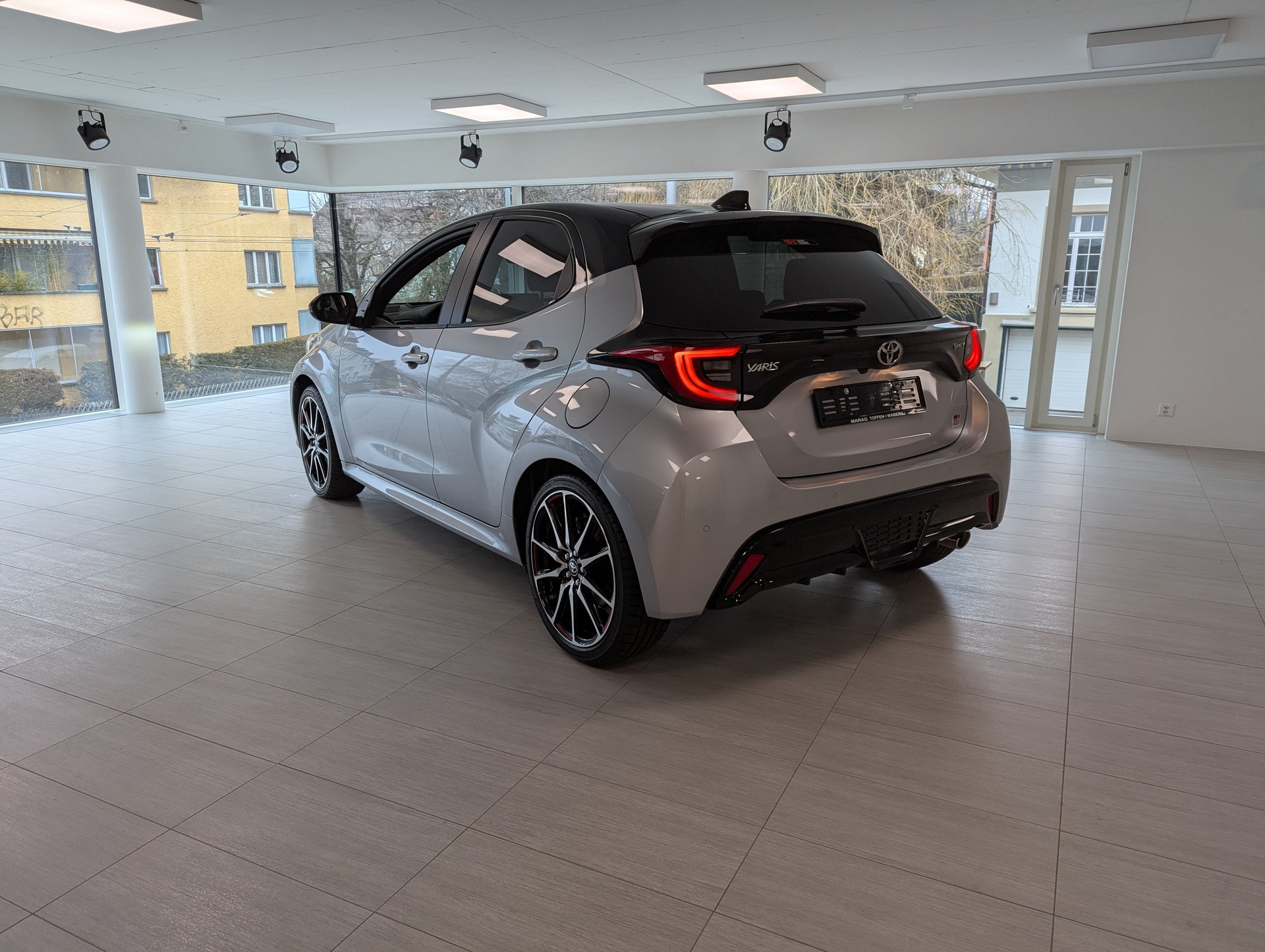 TOYOTA Yaris 1.5 GR Sport e-CVT-image-5