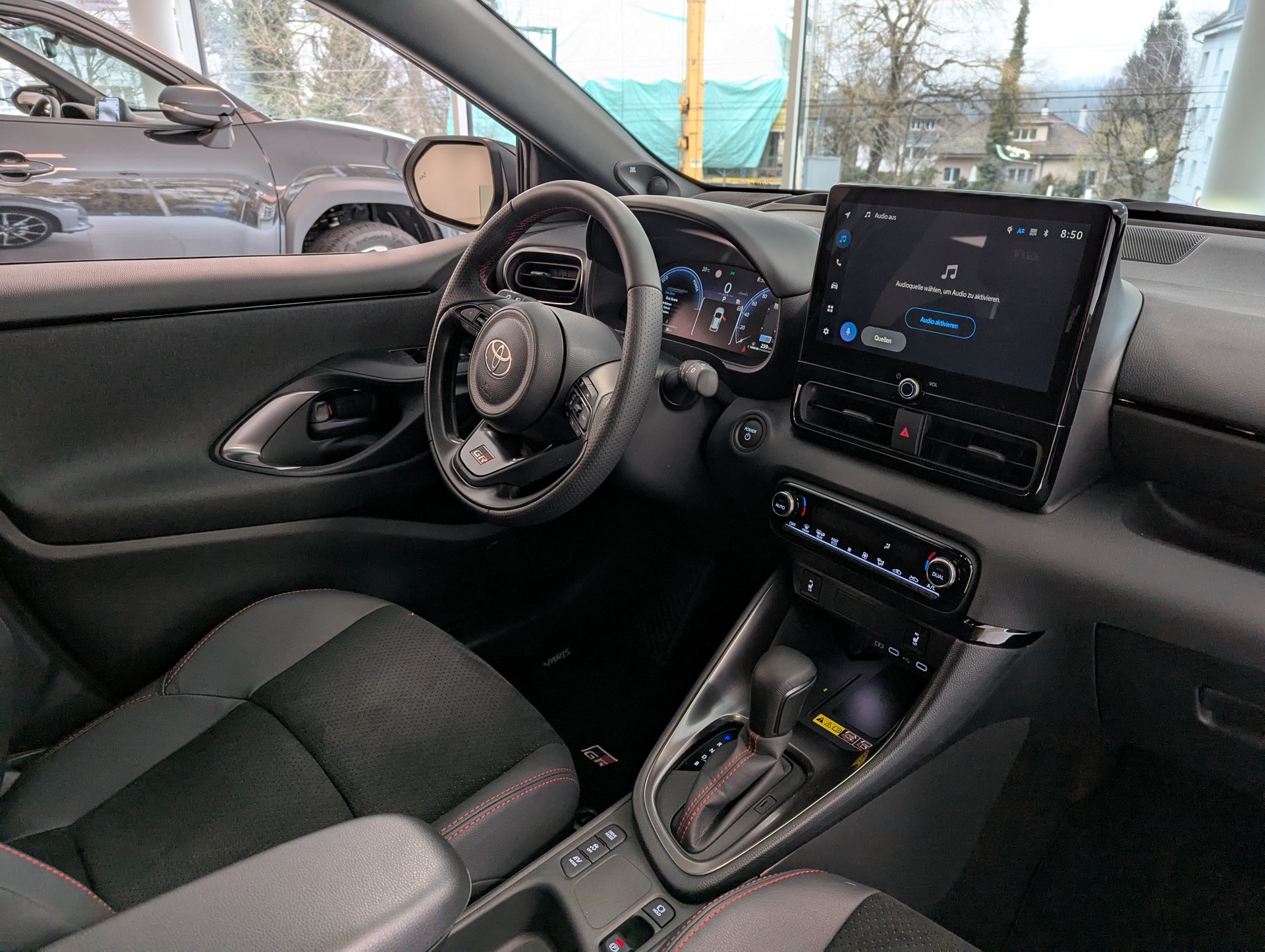 TOYOTA Yaris 1.5 GR Sport e-CVT-image-13