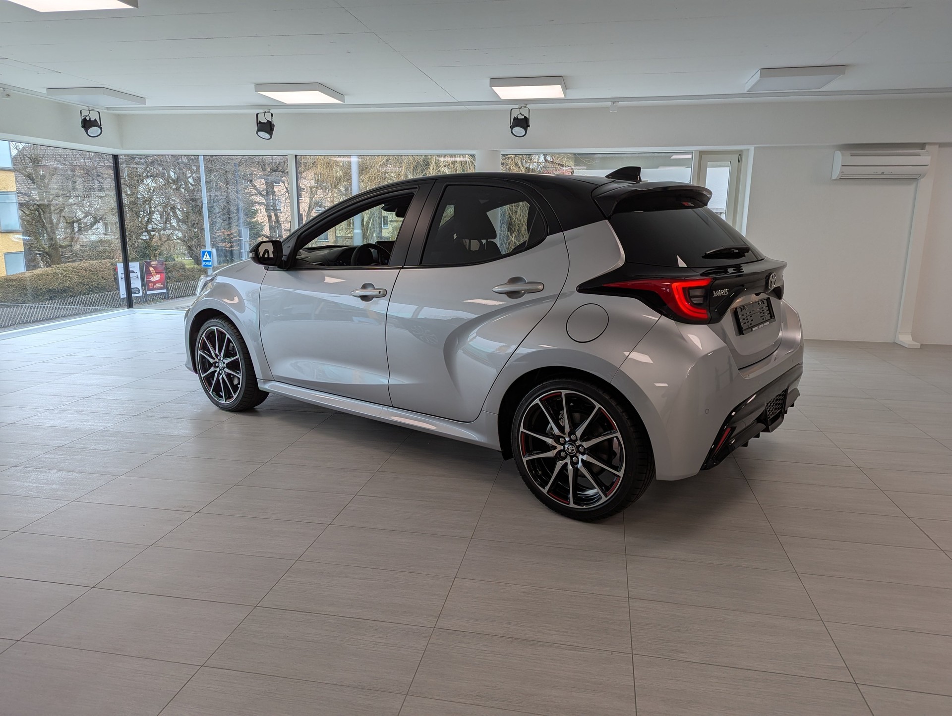 TOYOTA Yaris 1.5 GR Sport e-CVT-image-4