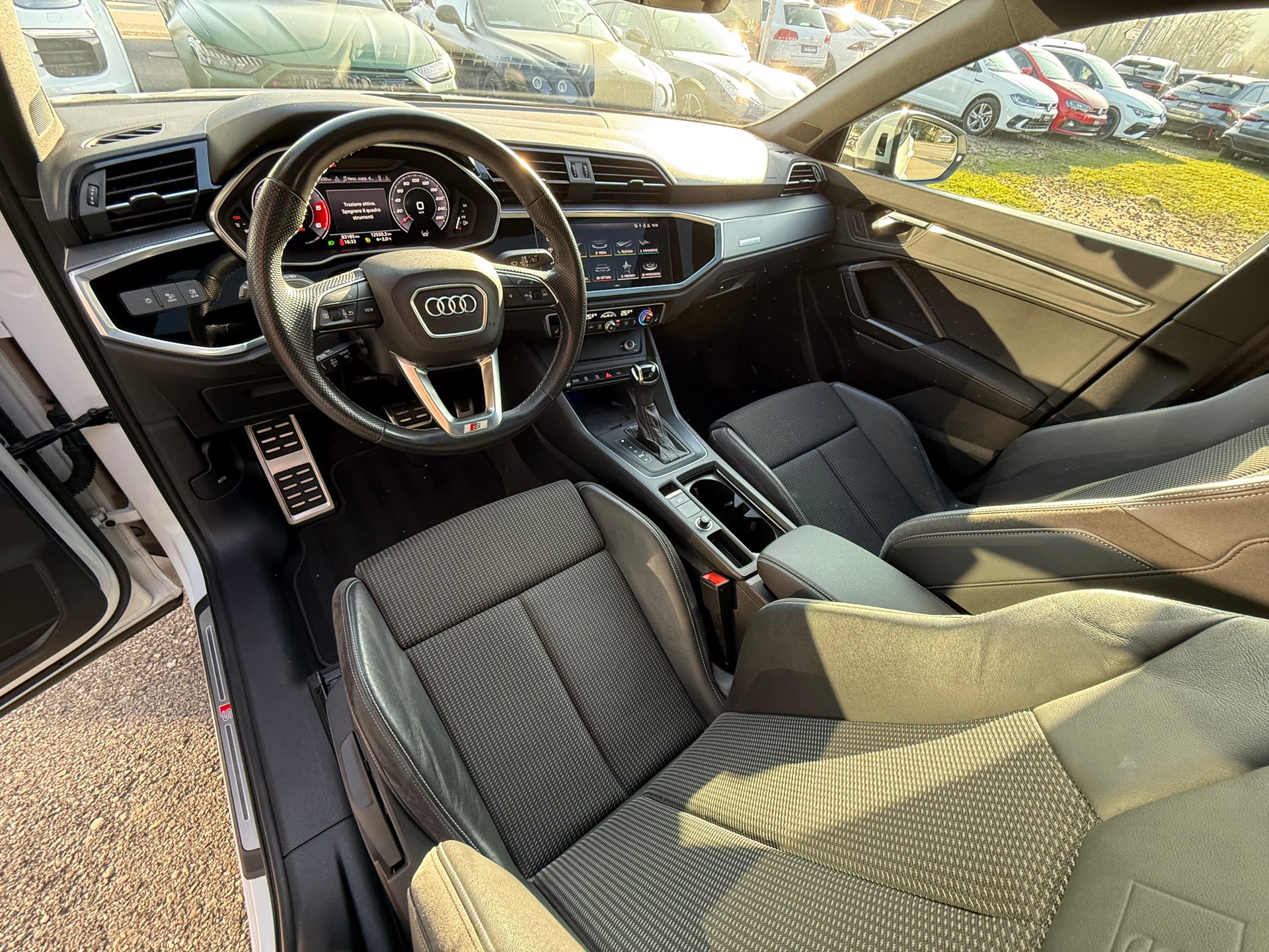 AUDI Q3 Sportback 40 TDI S line Attraction quattro S-tronic-image-9
