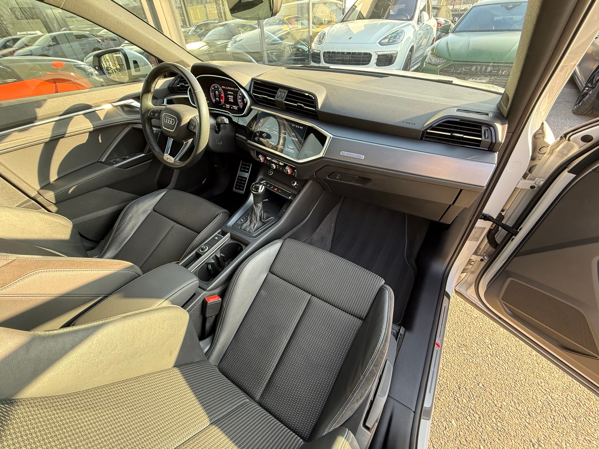 AUDI Q3 Sportback 40 TDI S line Attraction quattro S-tronic-image-11