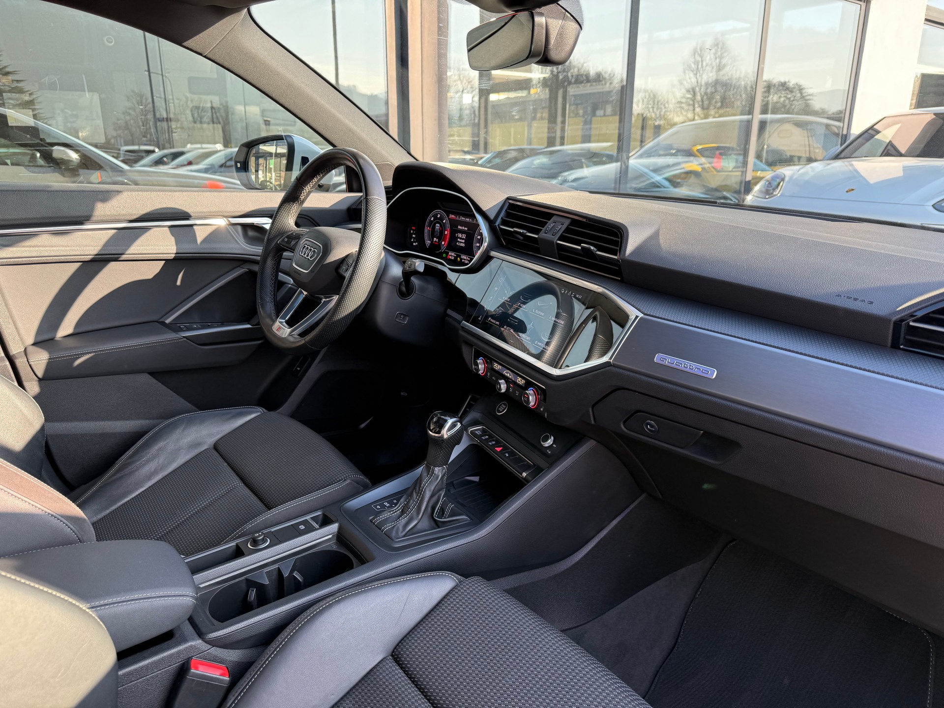 AUDI Q3 Sportback 40 TDI S line Attraction quattro S-tronic-image-12
