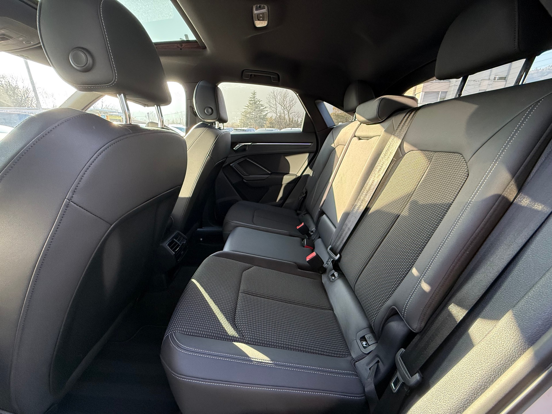 AUDI Q3 Sportback 40 TDI S line Attraction quattro S-tronic-image-16