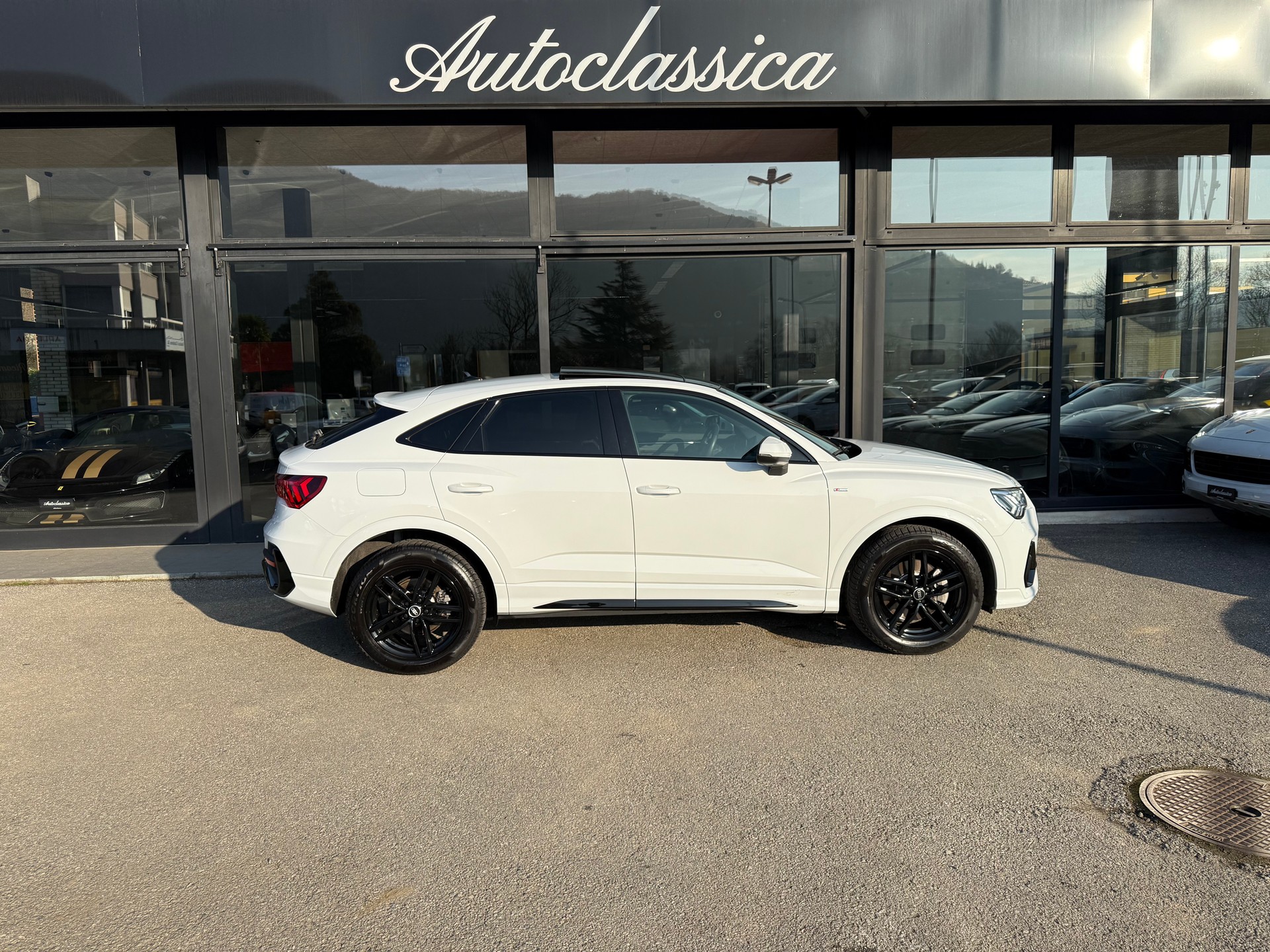 AUDI Q3 Sportback 40 TDI S line Attraction quattro S-tronic-image-3