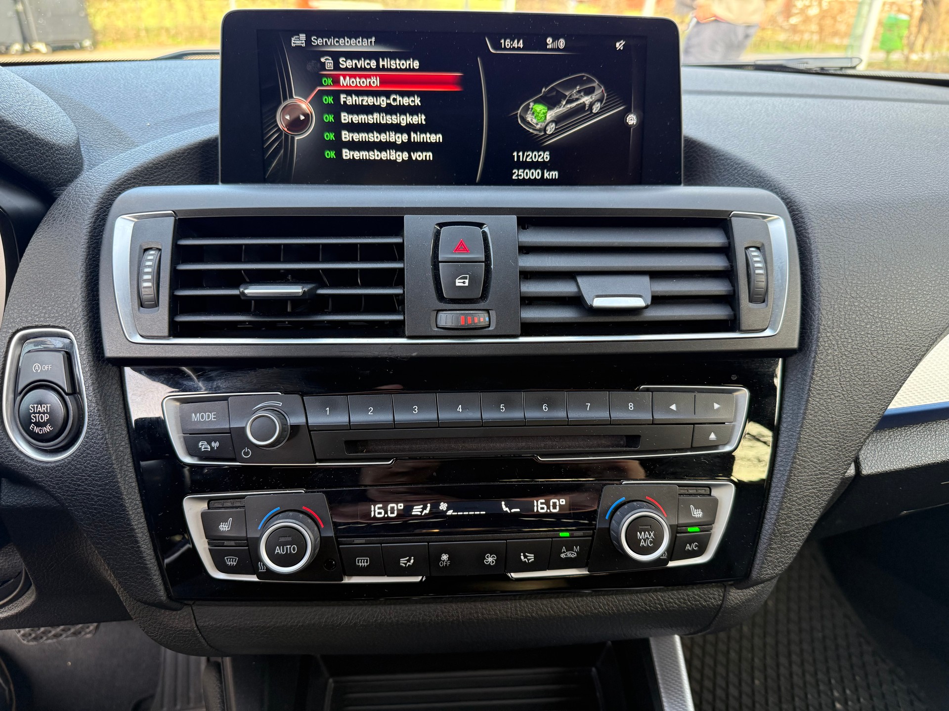 BMW M135i xDrive Steptronic-image-7