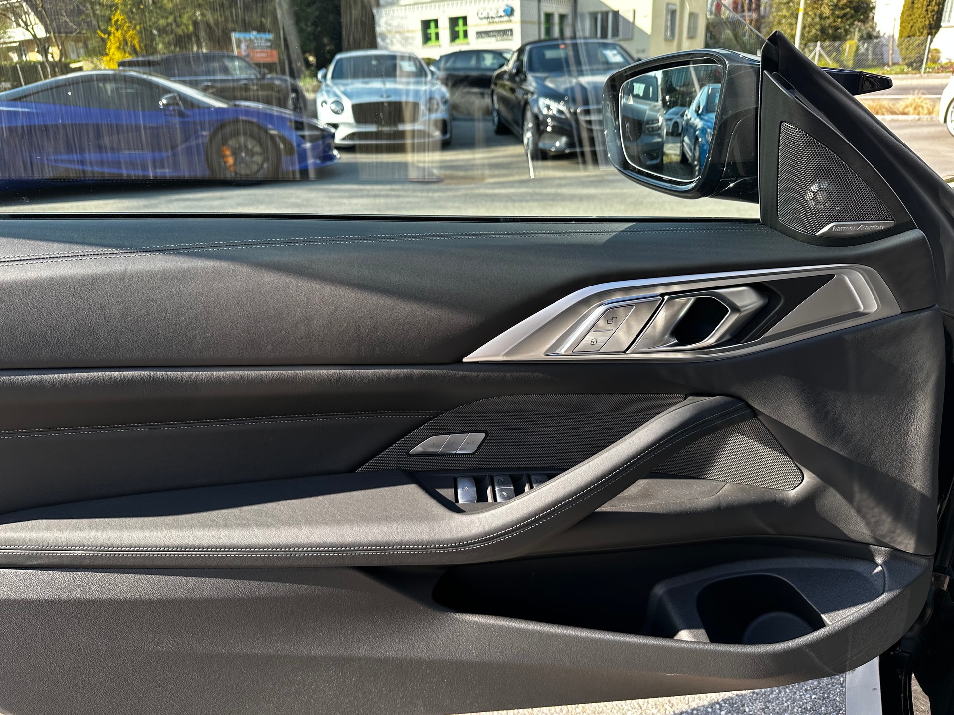 BMW M4 Cabrio Competition M xDrive-image-10