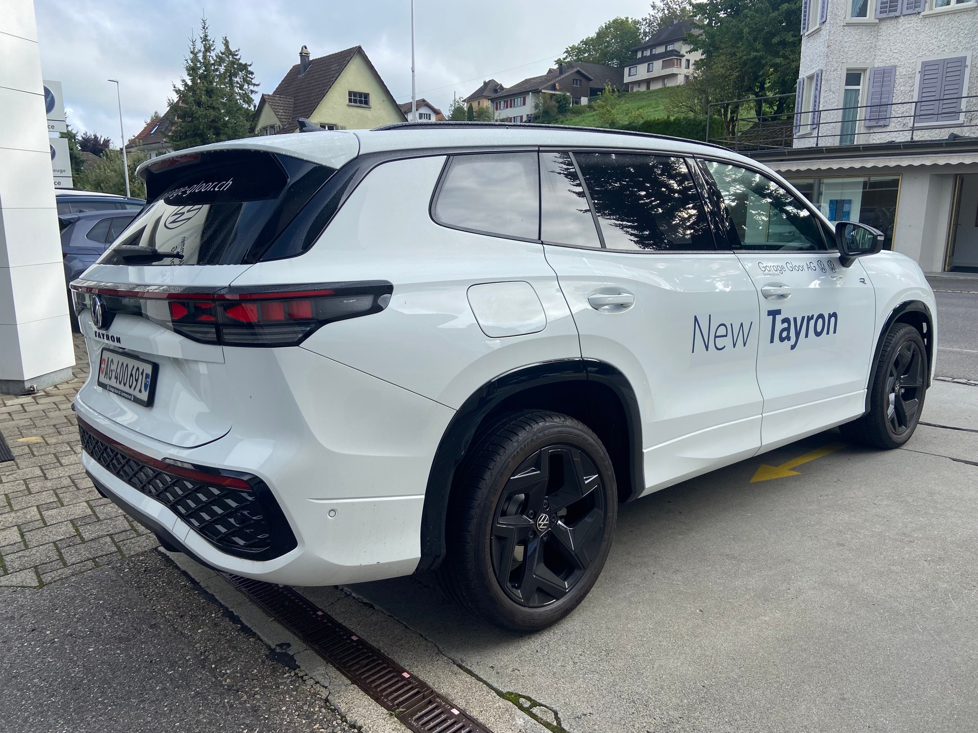 VW Tayron 2.0 TSI R-Line UNITED DSG 4Motion-image-4