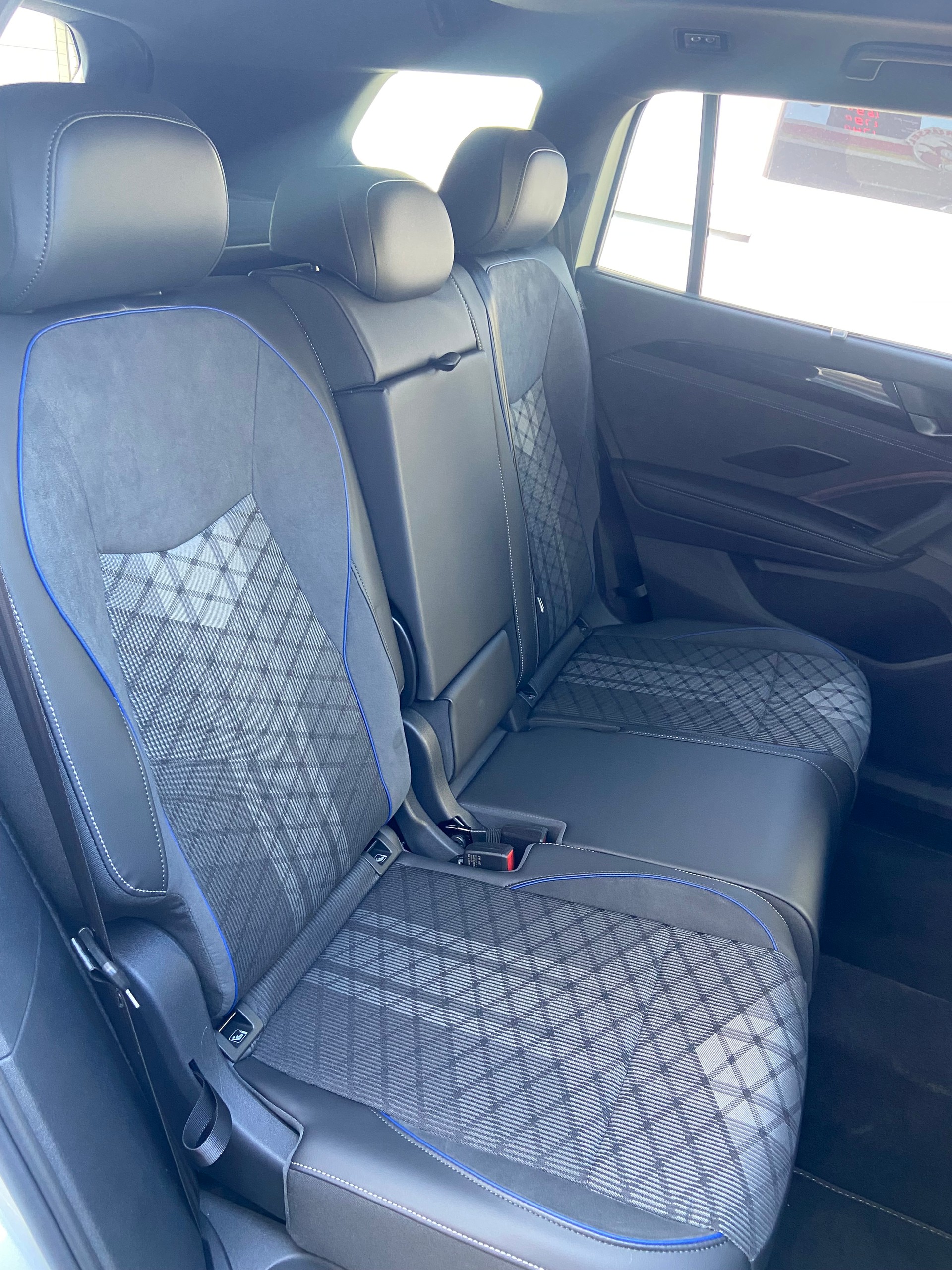 VW Tayron 2.0 TSI R-Line UNITED DSG 4Motion-image-10