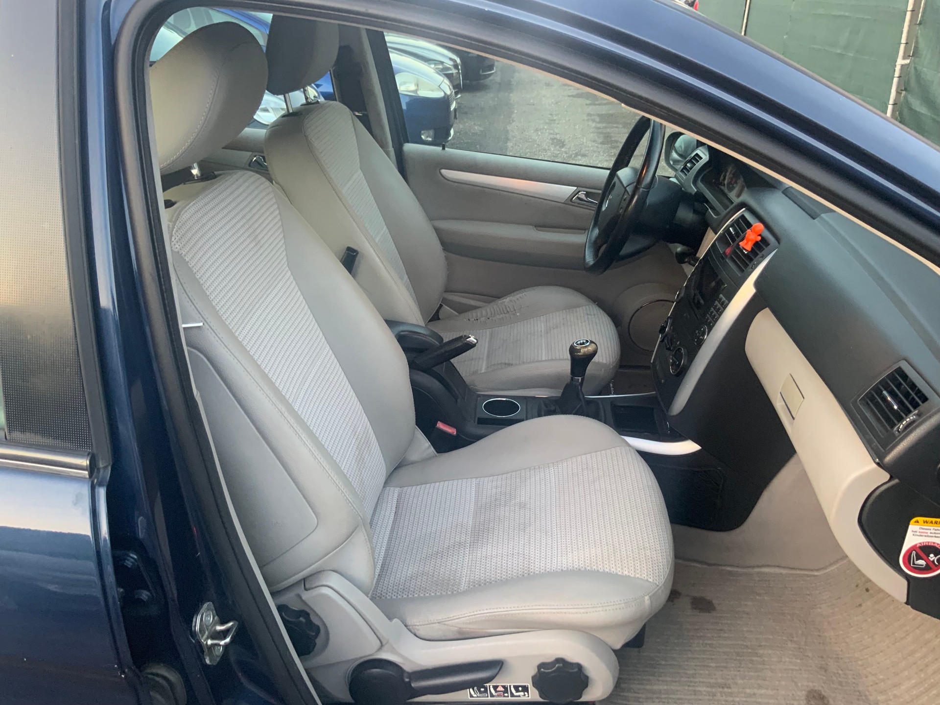 MERCEDES-BENZ B 180 CDI-image-9