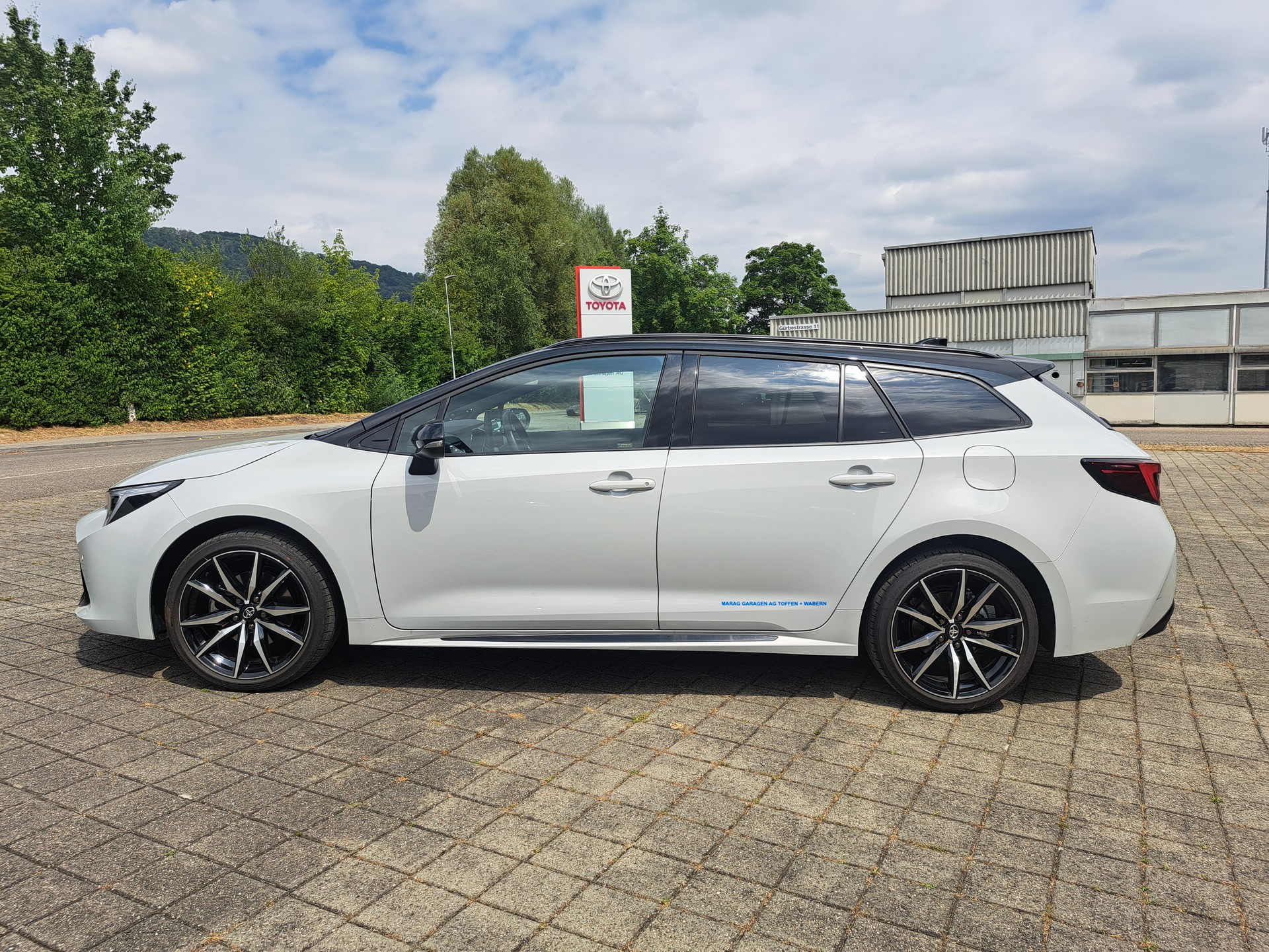 TOYOTA Corolla Touring Sports 2.0 HSD GR Sport e-CVT-image-10