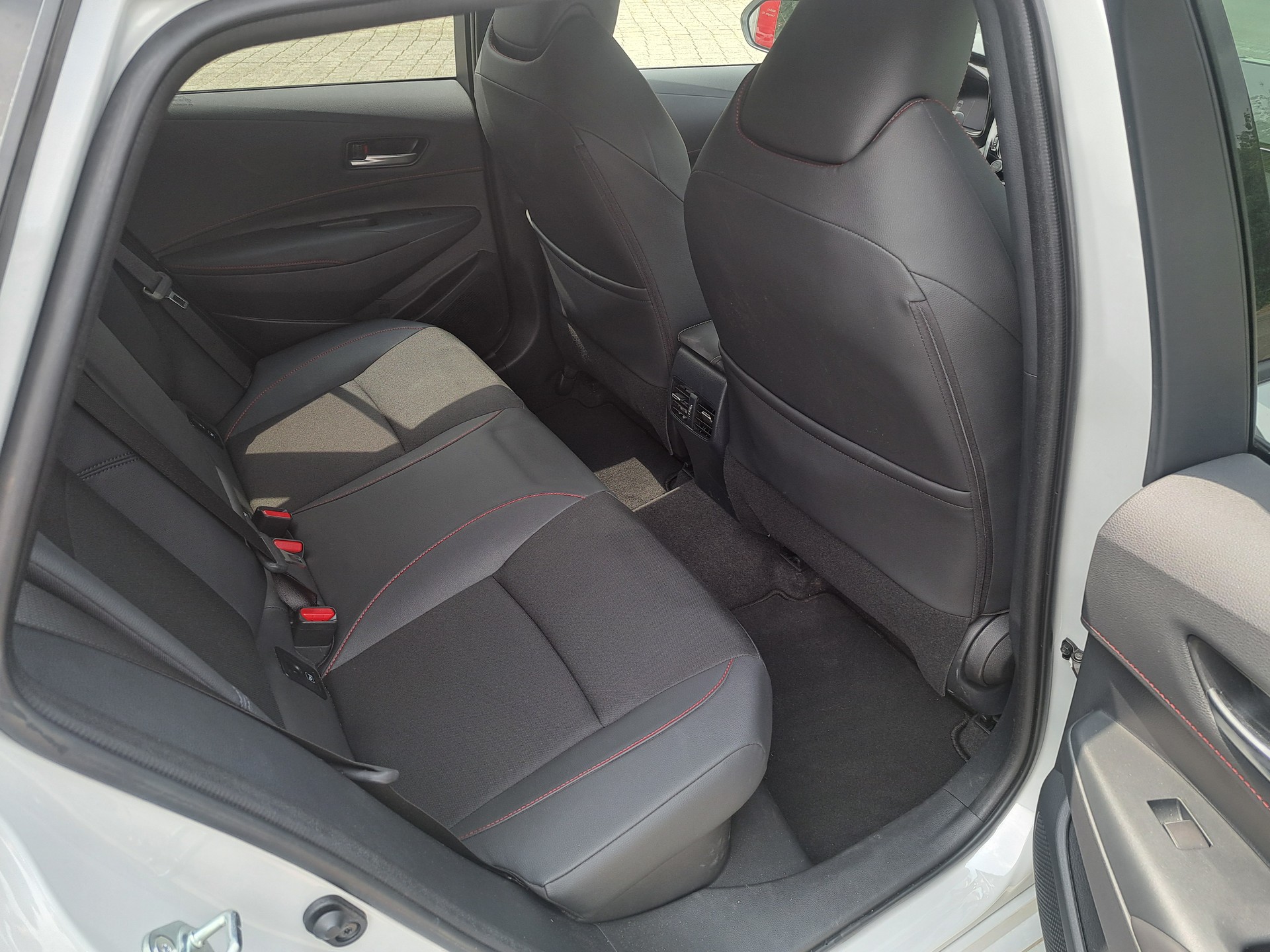 TOYOTA Corolla Touring Sports 2.0 HSD GR Sport e-CVT-image-6