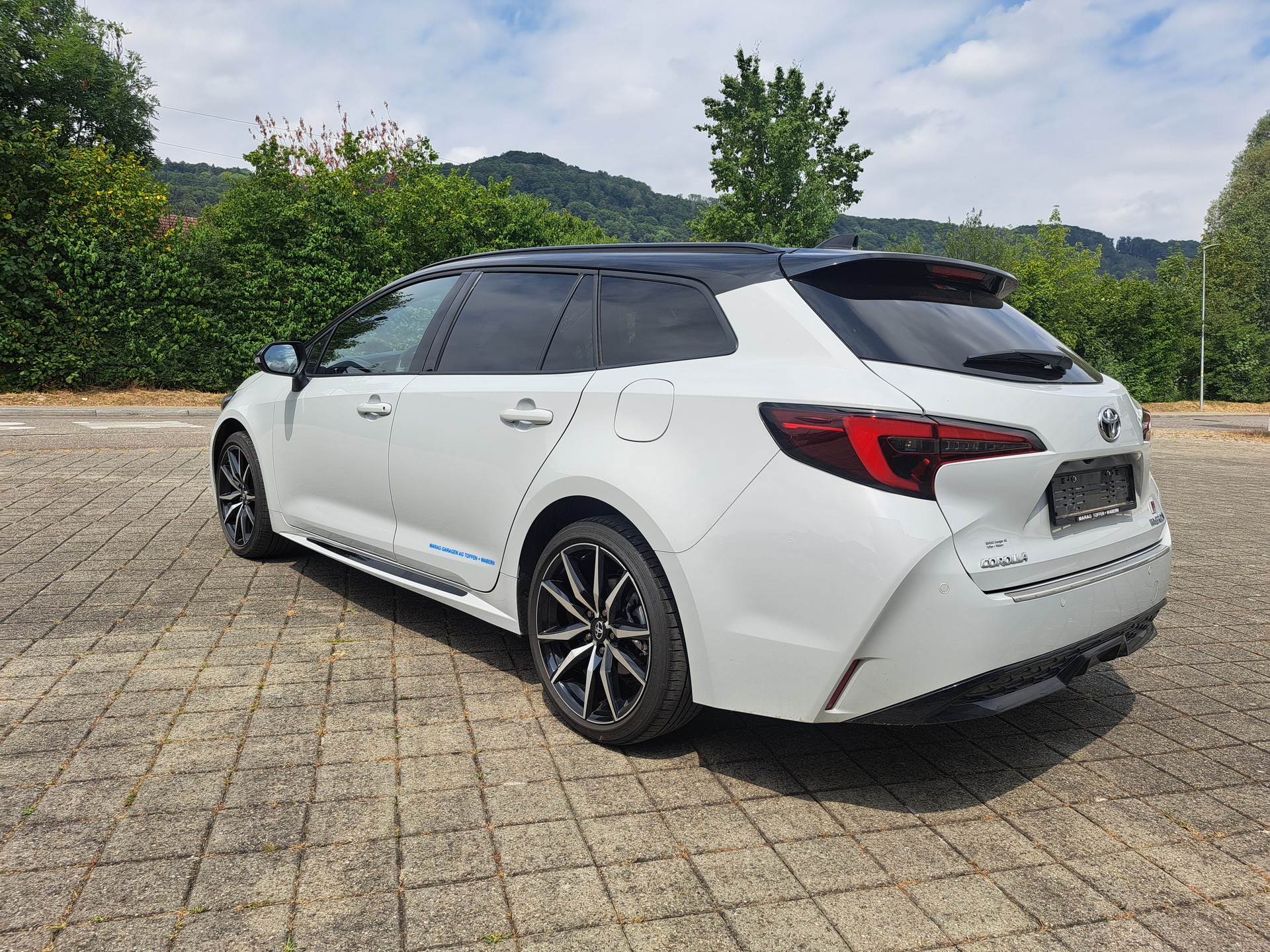 TOYOTA Corolla Touring Sports 2.0 HSD GR Sport e-CVT-image-9
