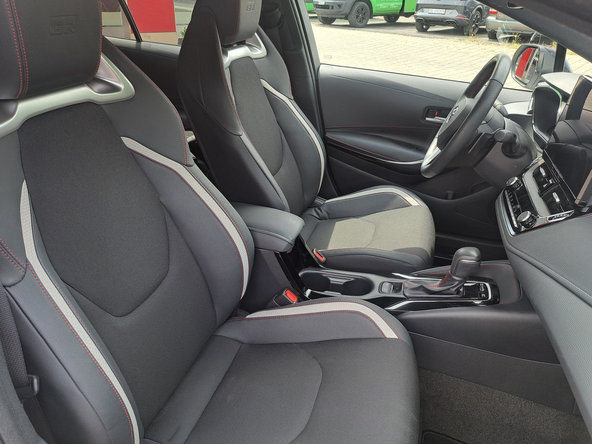TOYOTA Corolla Touring Sports 2.0 HSD GR Sport e-CVT-image-5