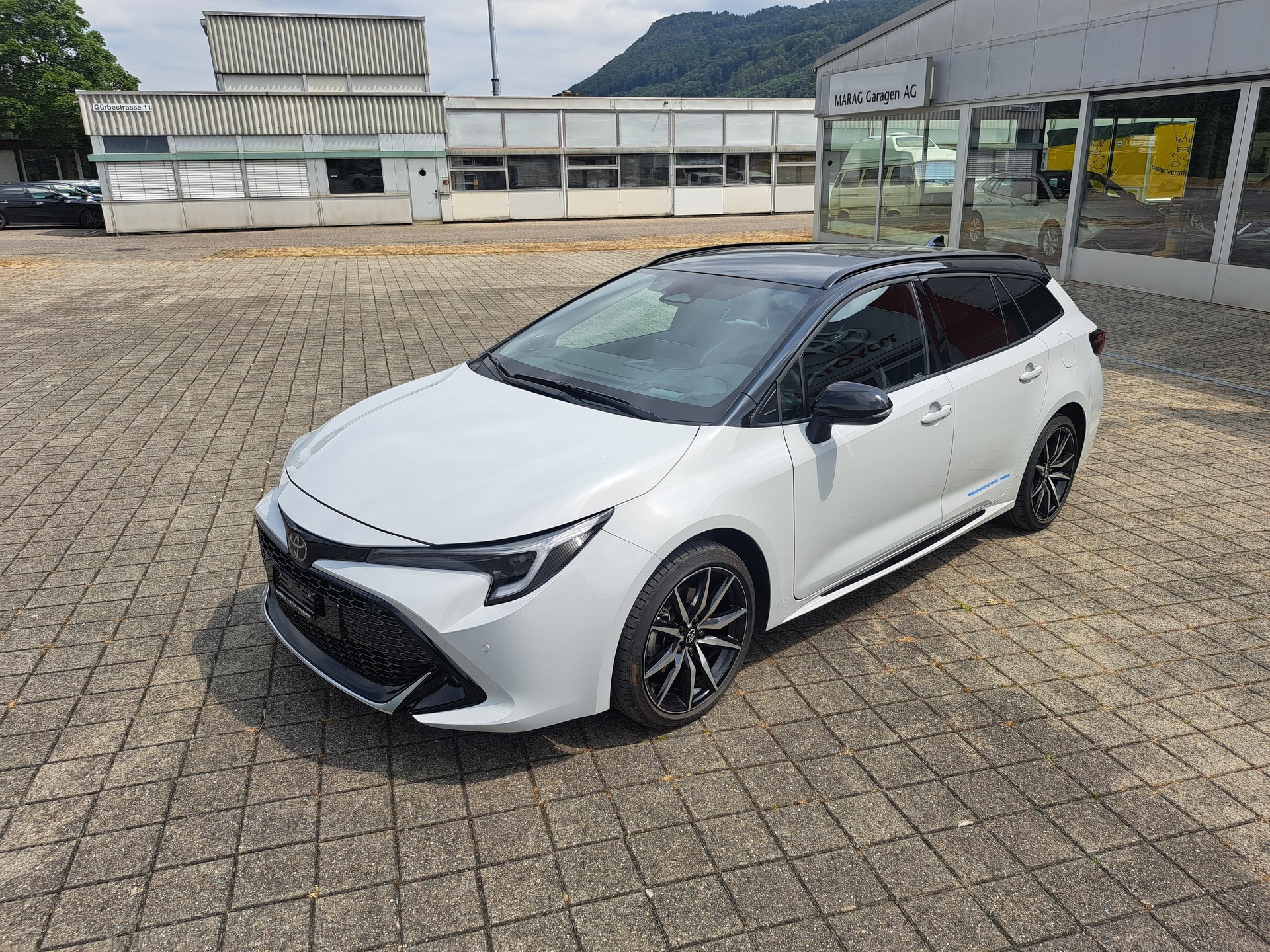 TOYOTA Corolla Touring Sports 2.0 HSD GR Sport e-CVT-image-1