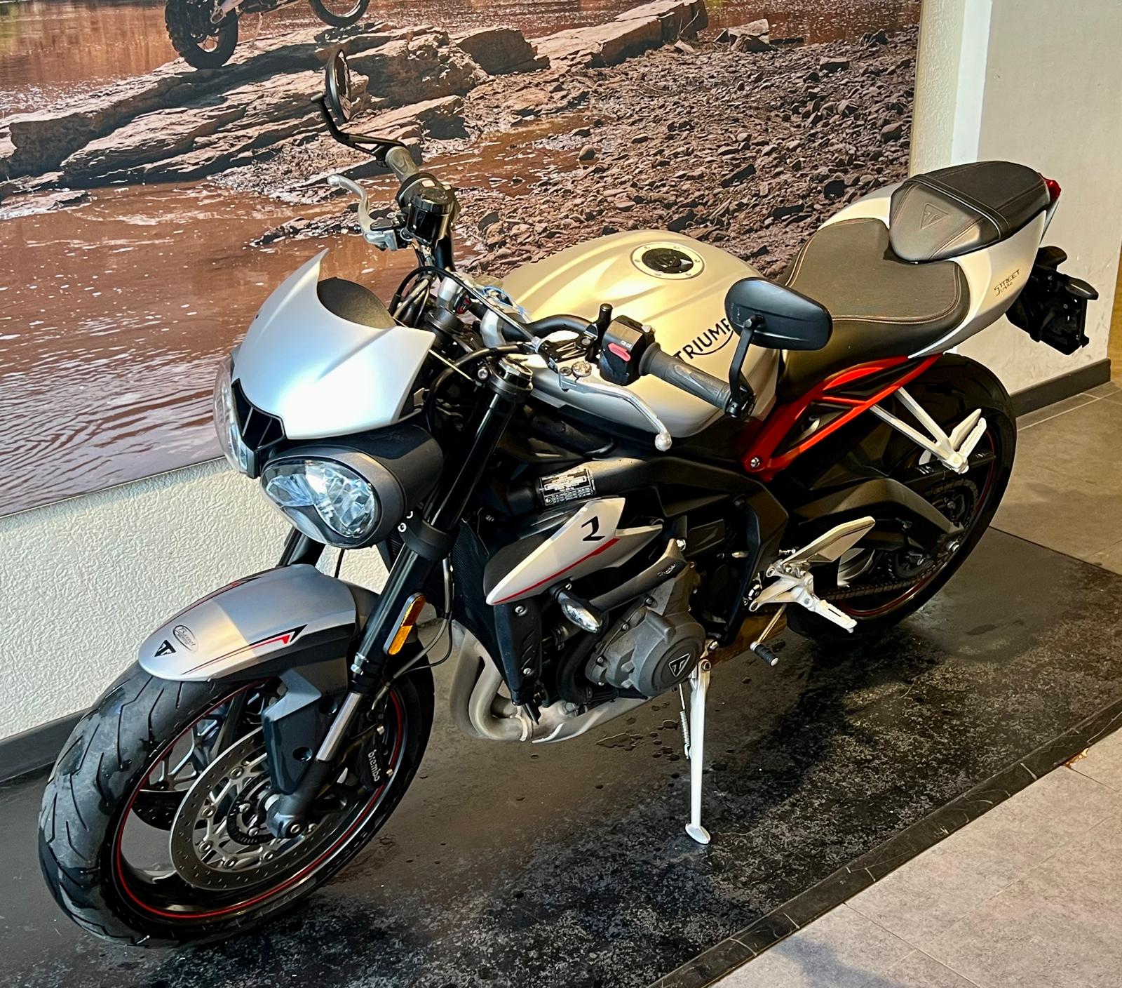 TRIUMPH Street Triple R 765 ABS-showroom-element-2