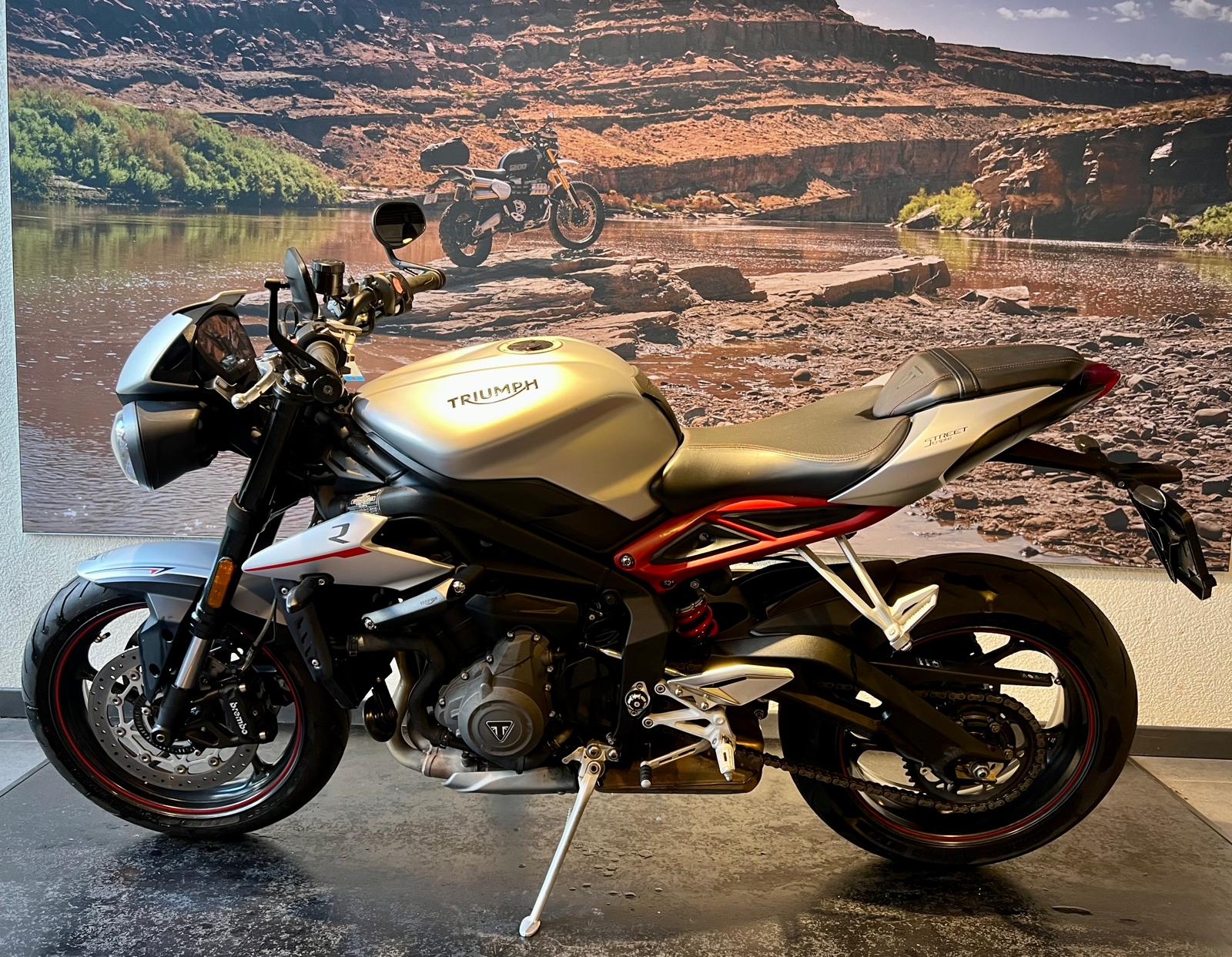 TRIUMPH Street Triple R 765 ABS-showroom-element-3