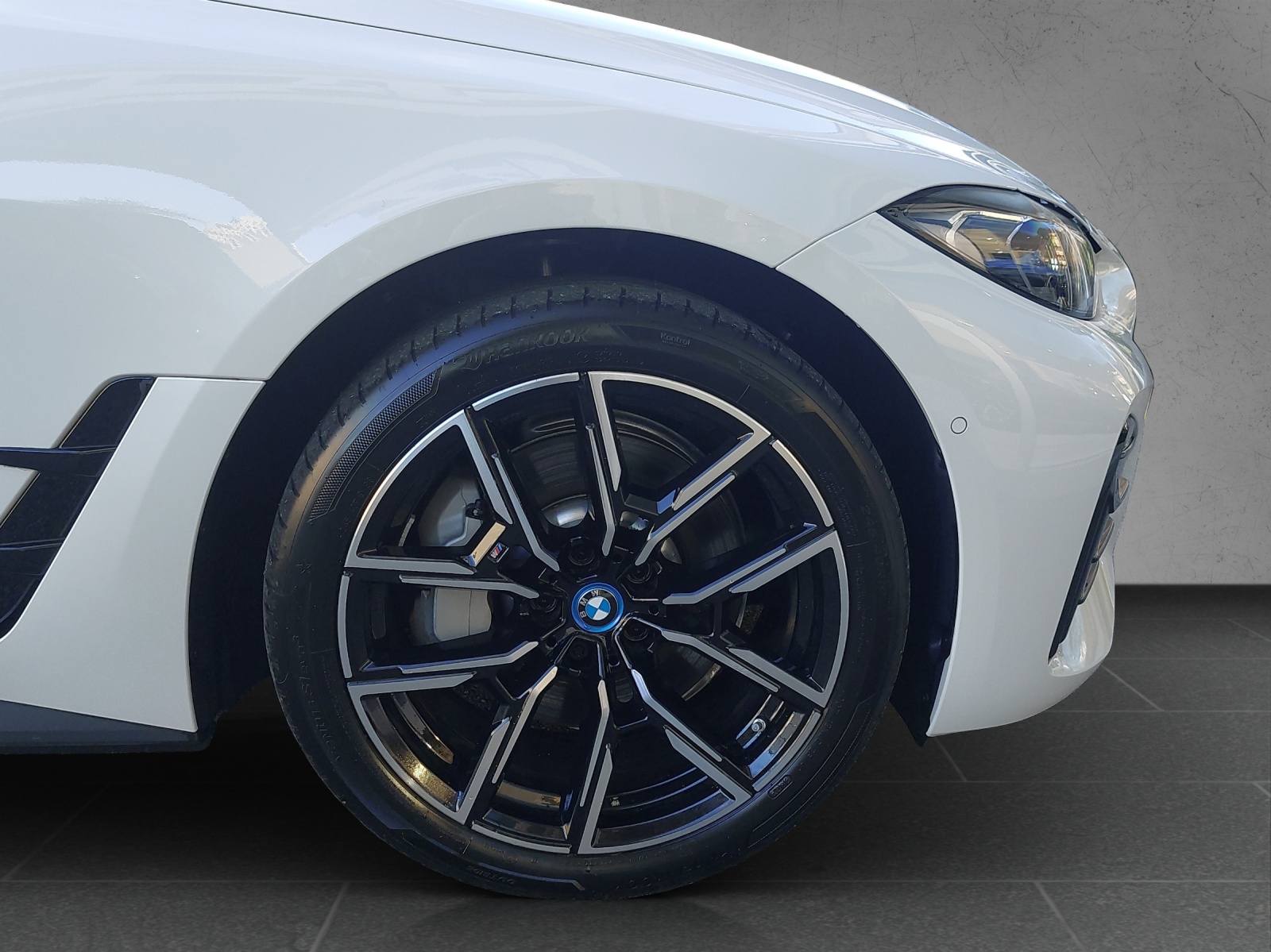 BMW i4 eDrive 40 M Sport-image-10