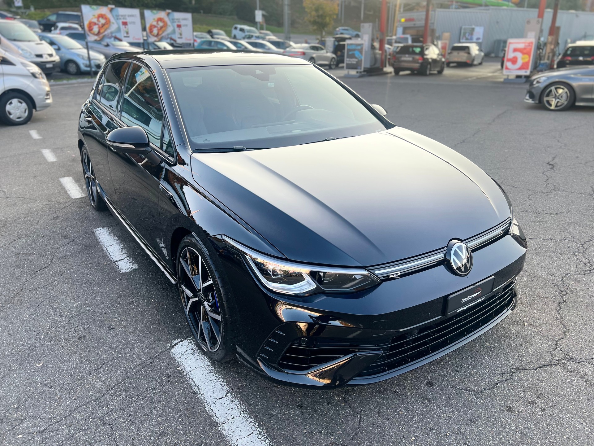 VW Golf 2.0 TSI R DSG 4Motion-image-1