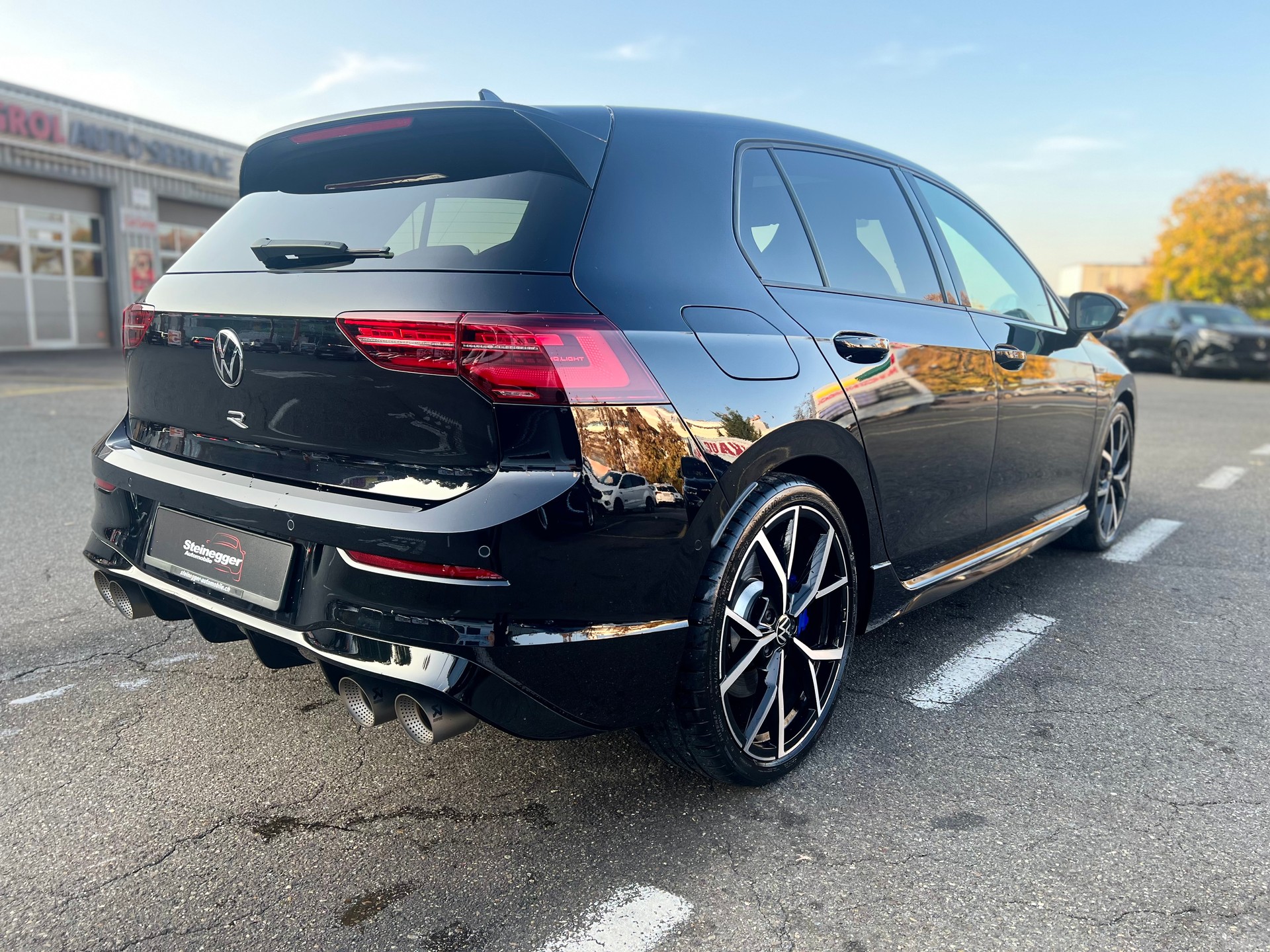 VW Golf 2.0 TSI R DSG 4Motion-image-9