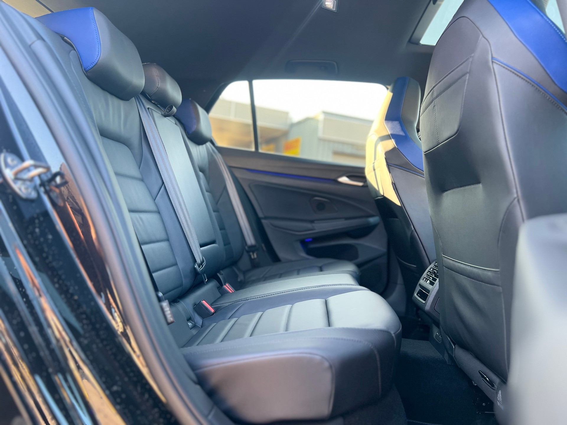 VW Golf 2.0 TSI R DSG 4Motion-image-13