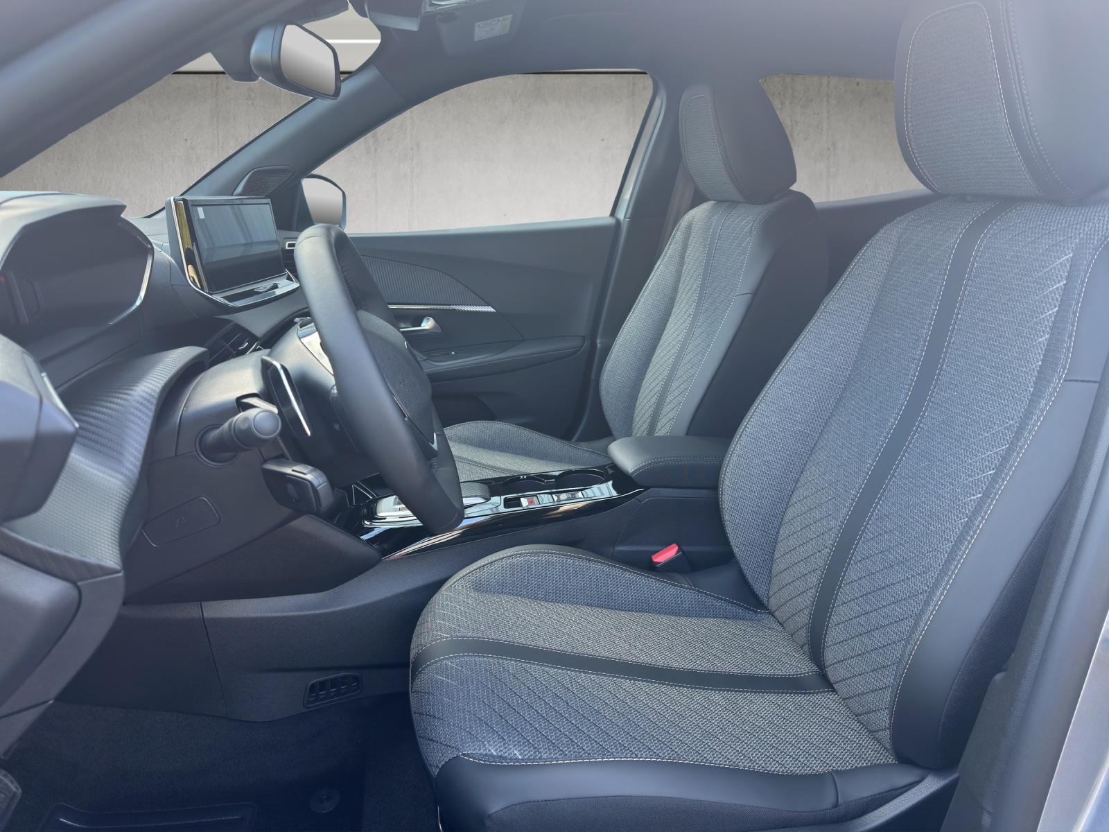 PEUGEOT 2008 1.2 Hybrid 145 Allure Premium-image-7