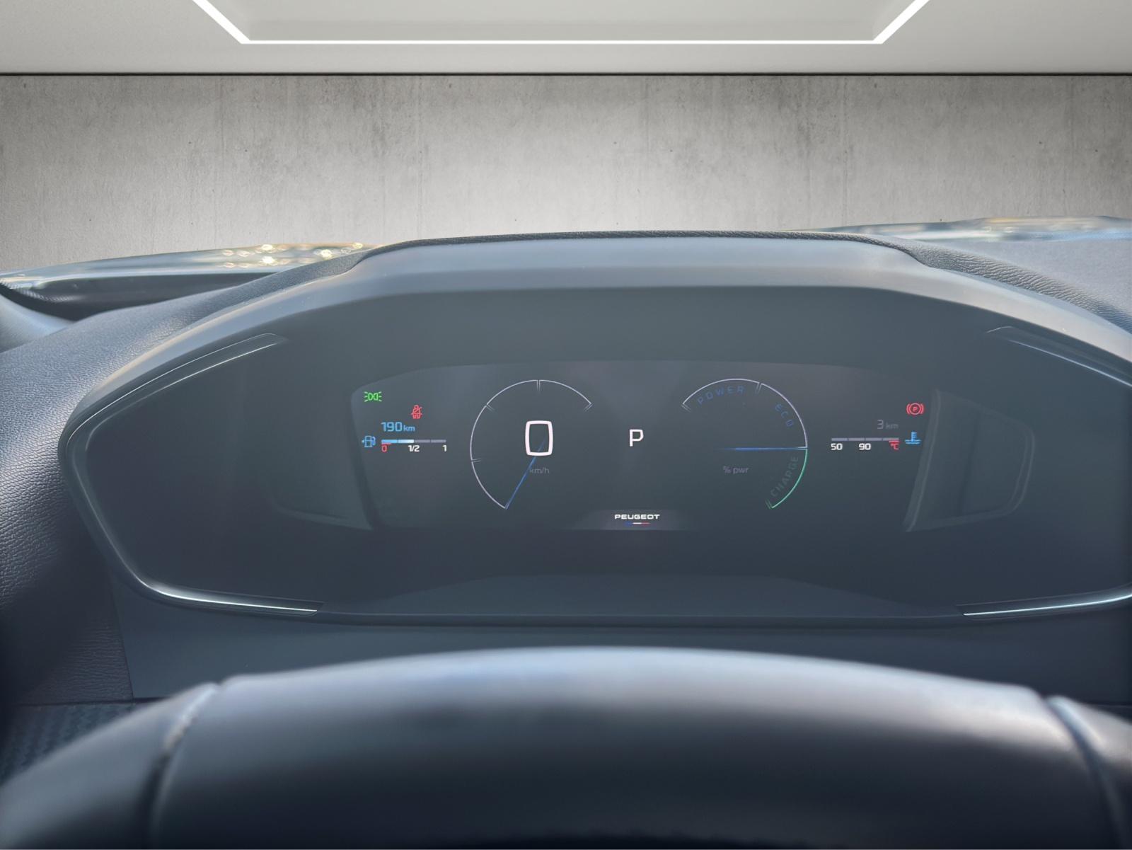 PEUGEOT 2008 1.2 Hybrid 145 Allure Premium-image-10