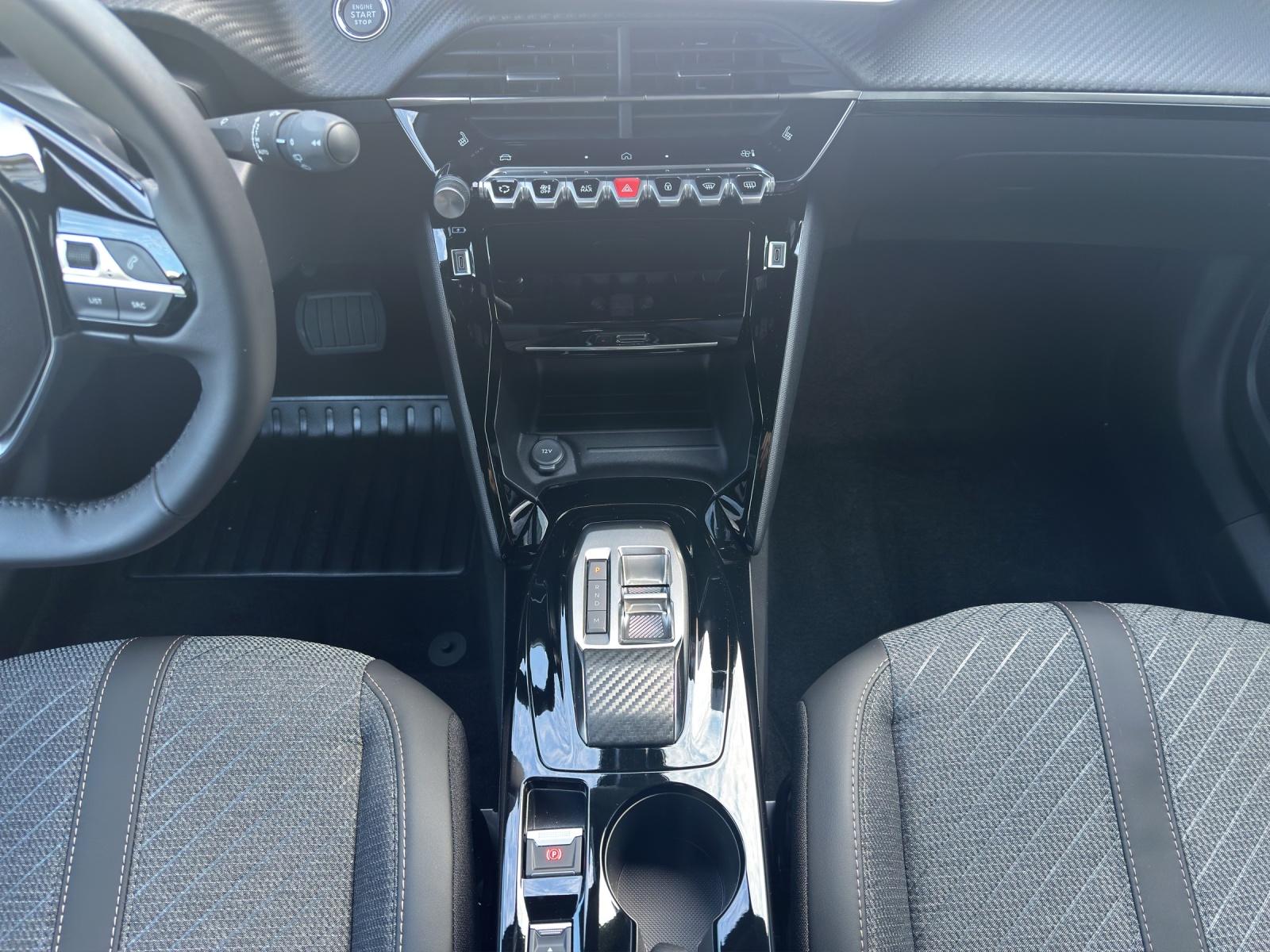 PEUGEOT 2008 1.2 Hybrid 145 Allure Premium-image-15