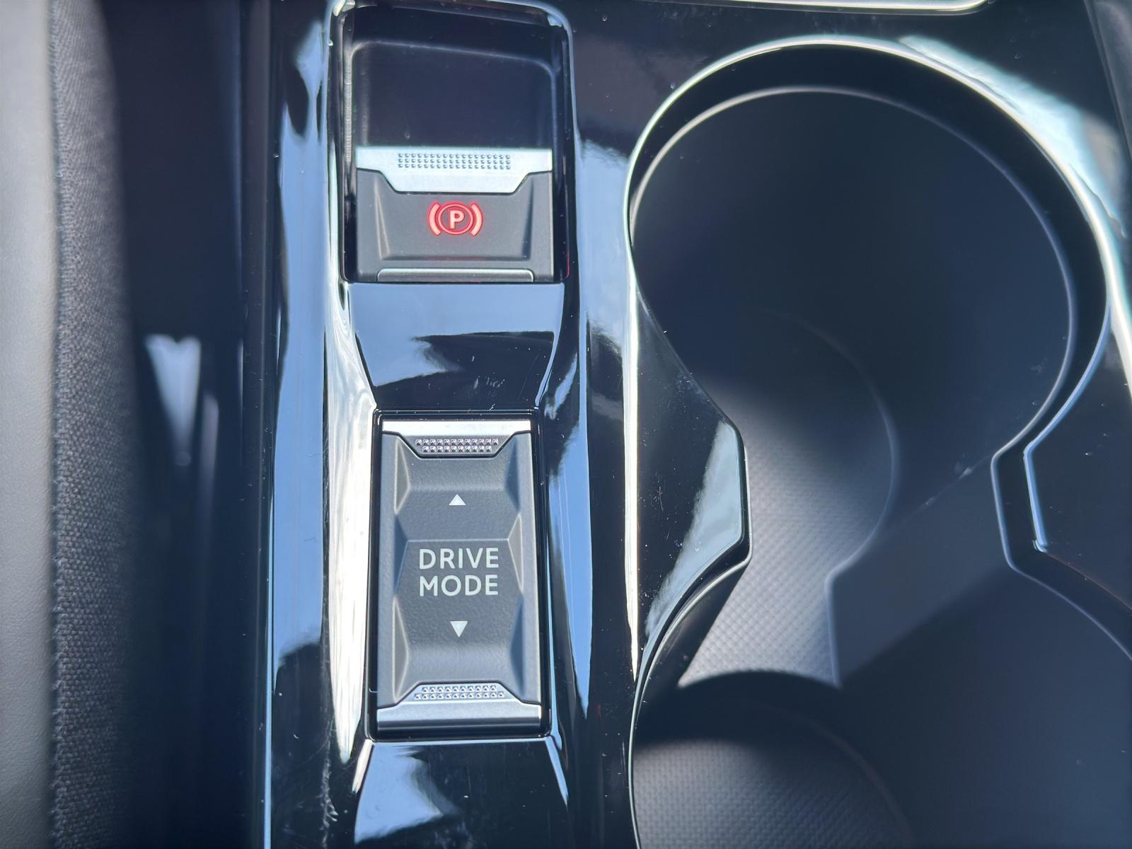 PEUGEOT 2008 1.2 Hybrid 145 Allure Premium-image-16
