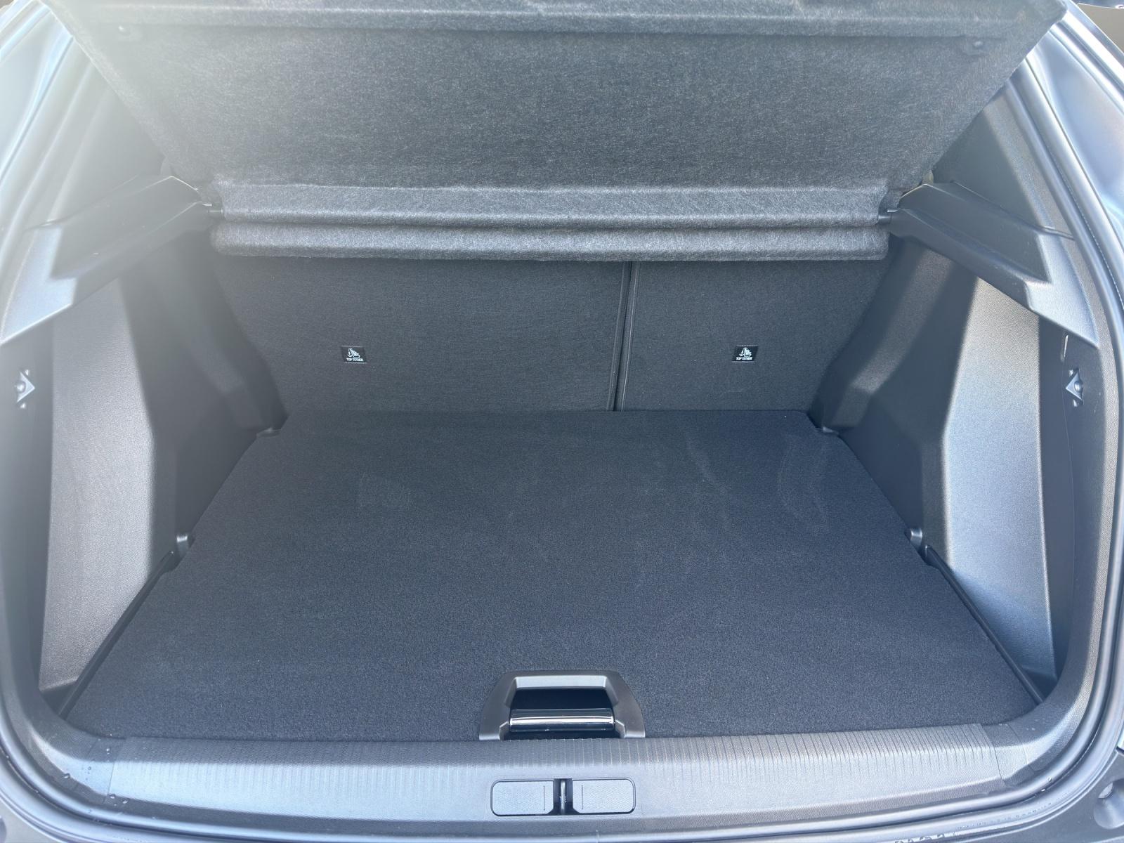 PEUGEOT 2008 1.2 Hybrid 145 Allure Premium-image-20