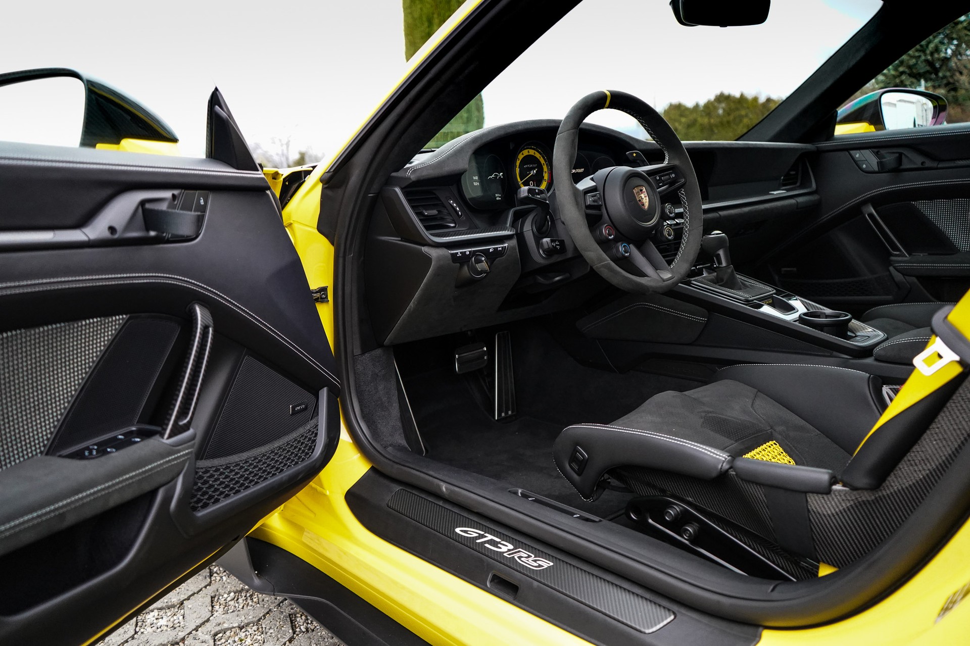 PORSCHE 911 GT3 RS-image-6