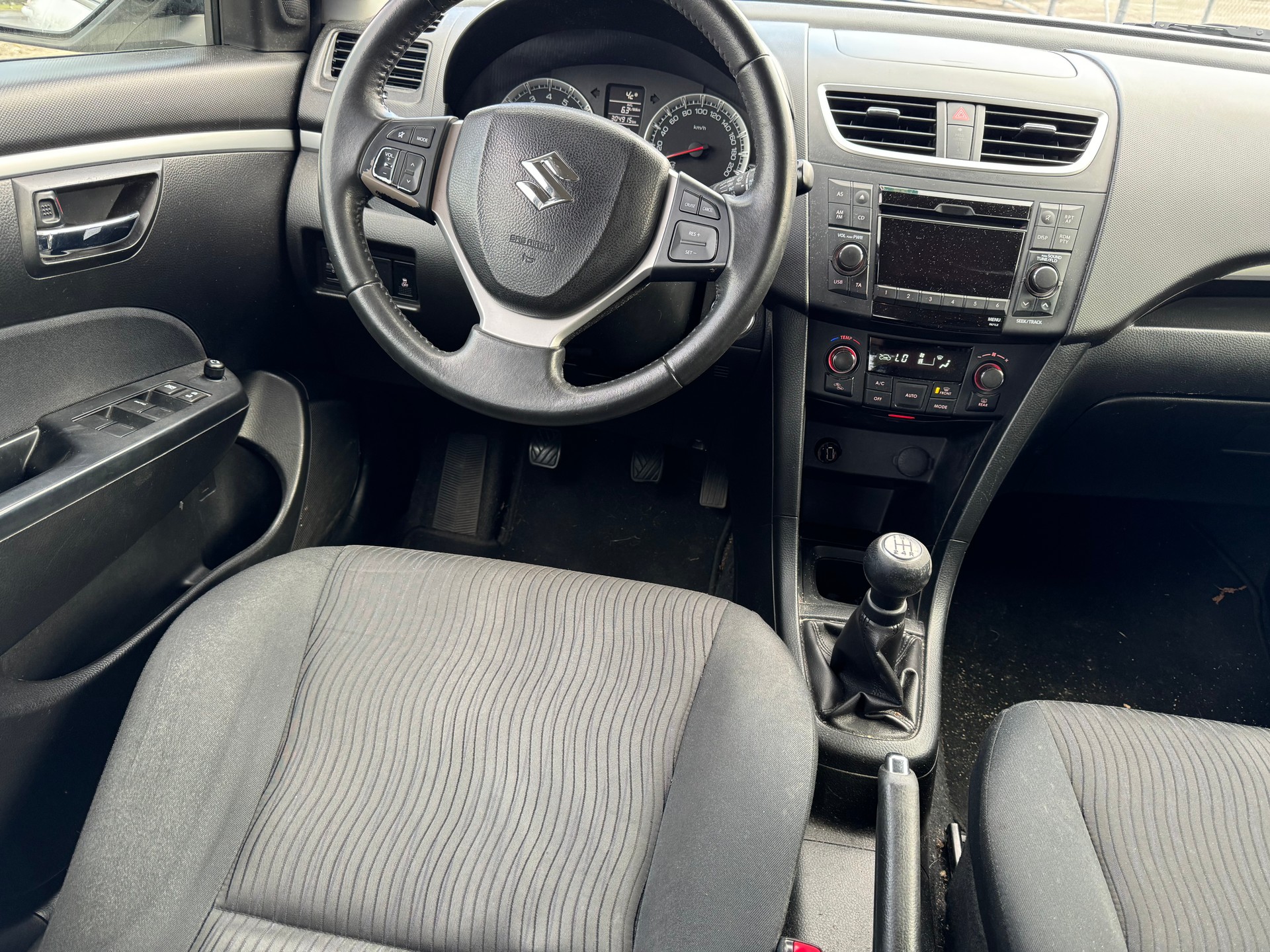 SUZUKI Swift 1.2i 16V GL Top 4x4-image-5