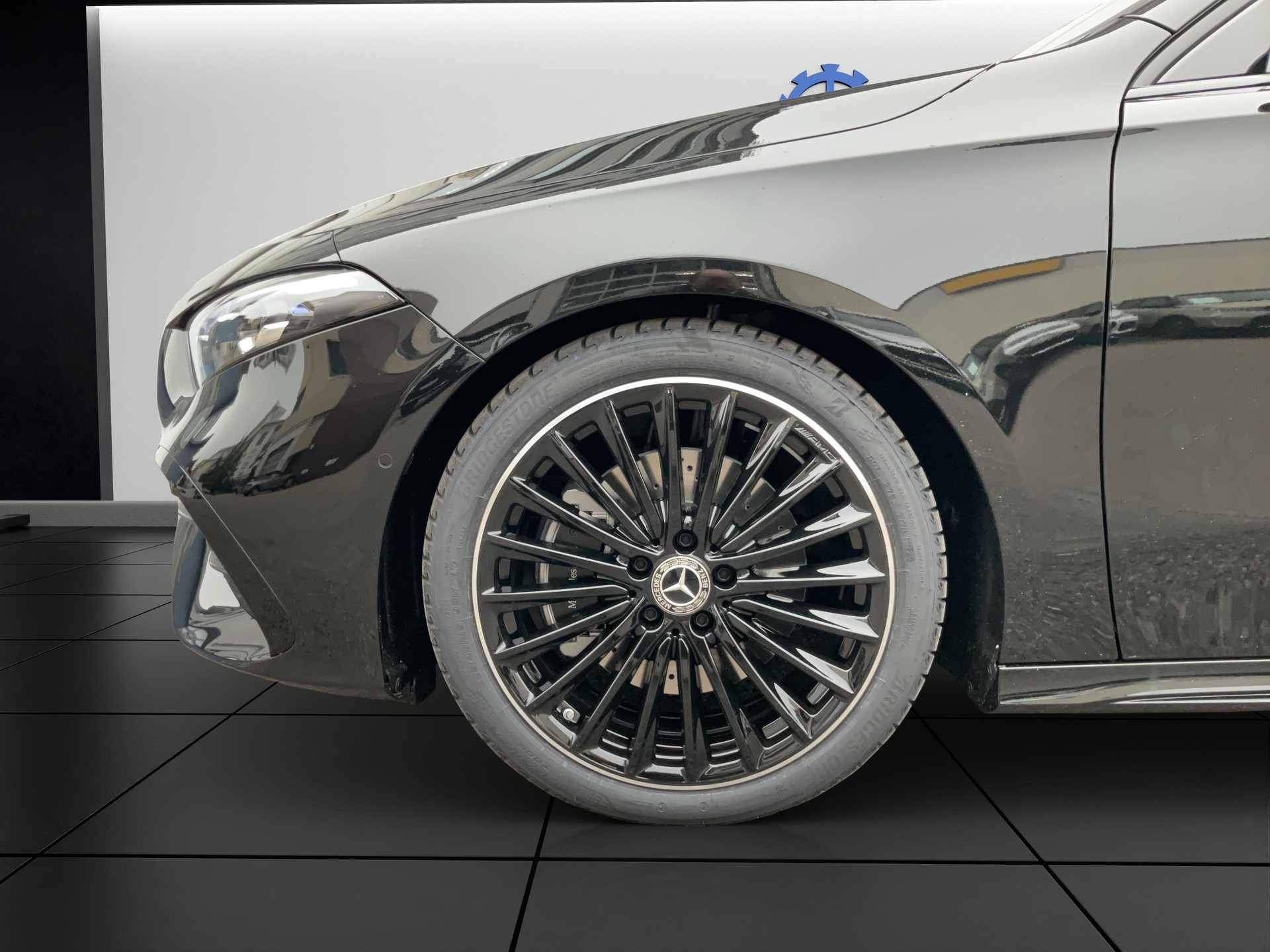 MERCEDES-BENZ A 220 d AMG Line-image-9