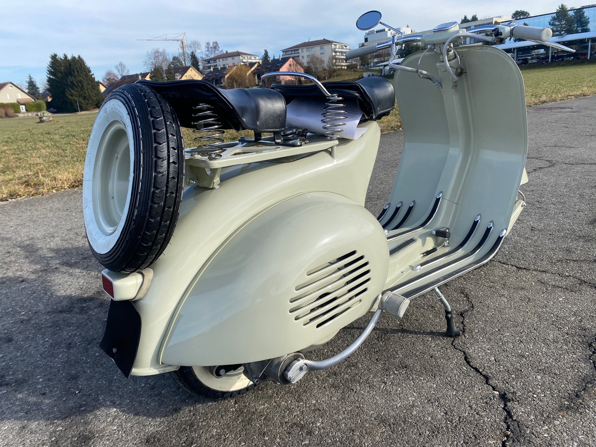 PIAGGIO VESPA 125 VM1T Faro Basso " Etat concours "-image-8