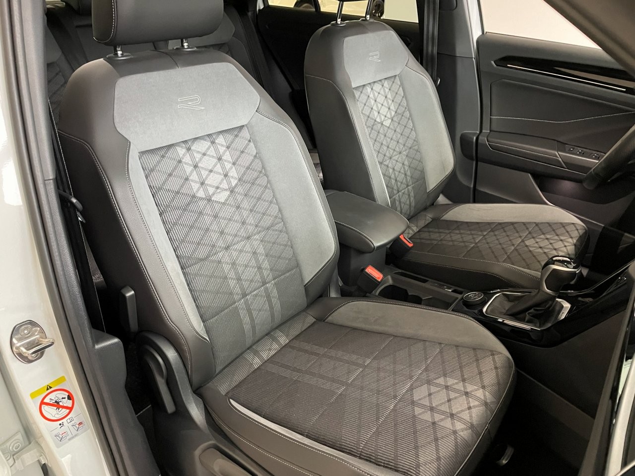 VW T-Roc 2.0 TSI R-Line DSG 4Motion-image-4