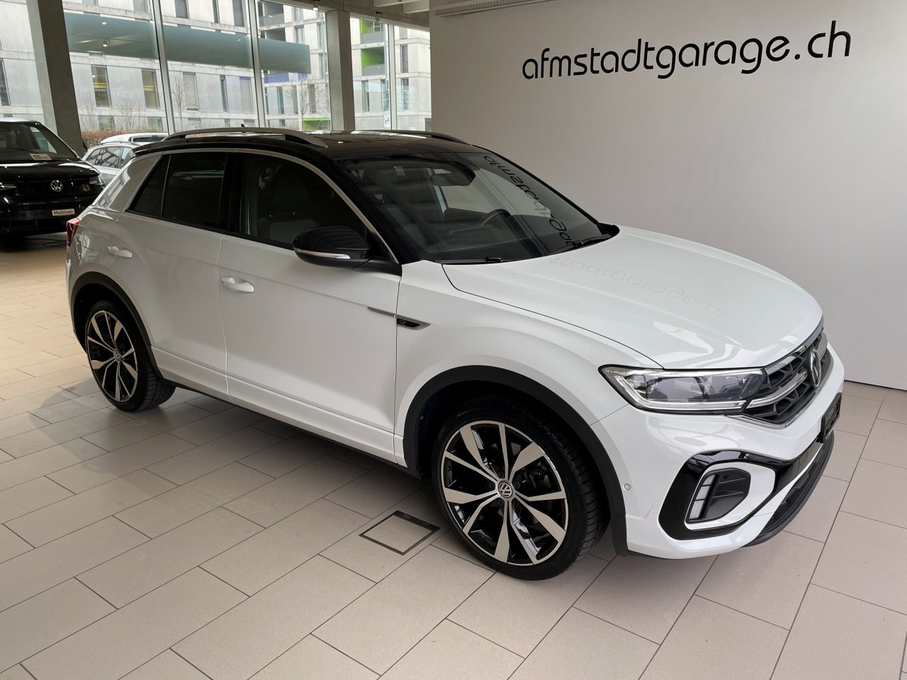 VW T-Roc 2.0 TSI R-Line DSG 4Motion-image-0