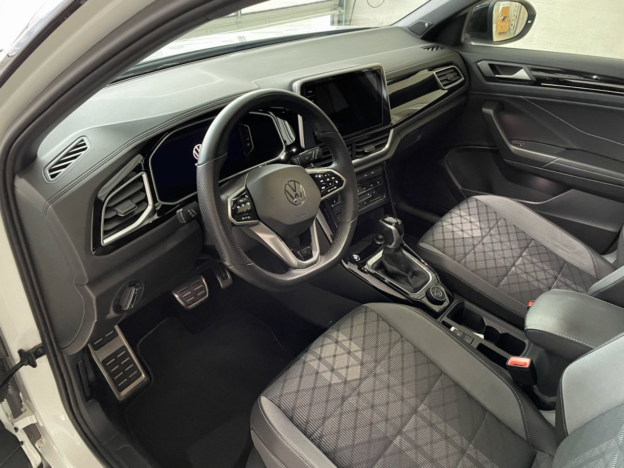 VW T-Roc 2.0 TSI R-Line DSG 4Motion-image-8