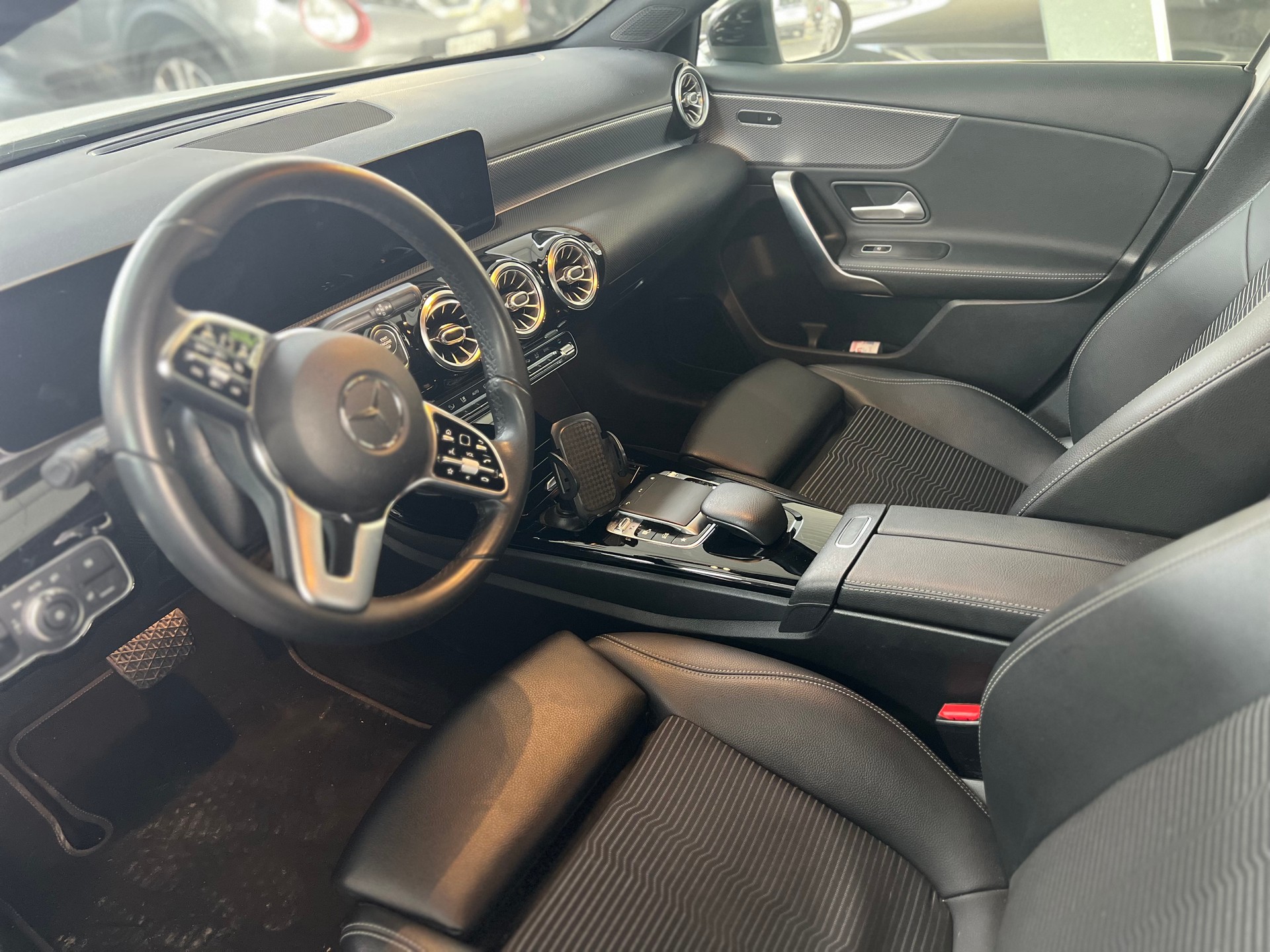 MERCEDES-BENZ A 180 Edition 7G-DCT-image-4