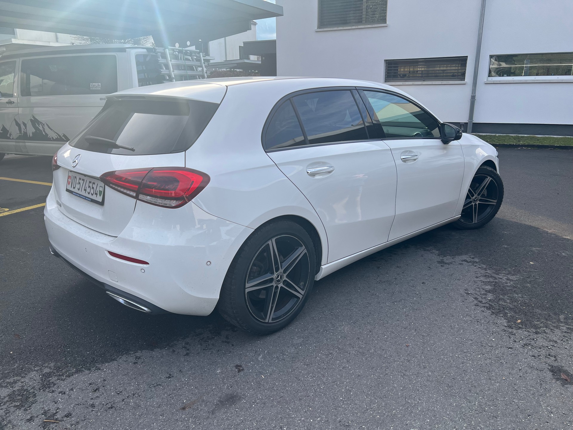 MERCEDES-BENZ A 180 Edition 7G-DCT-image-2