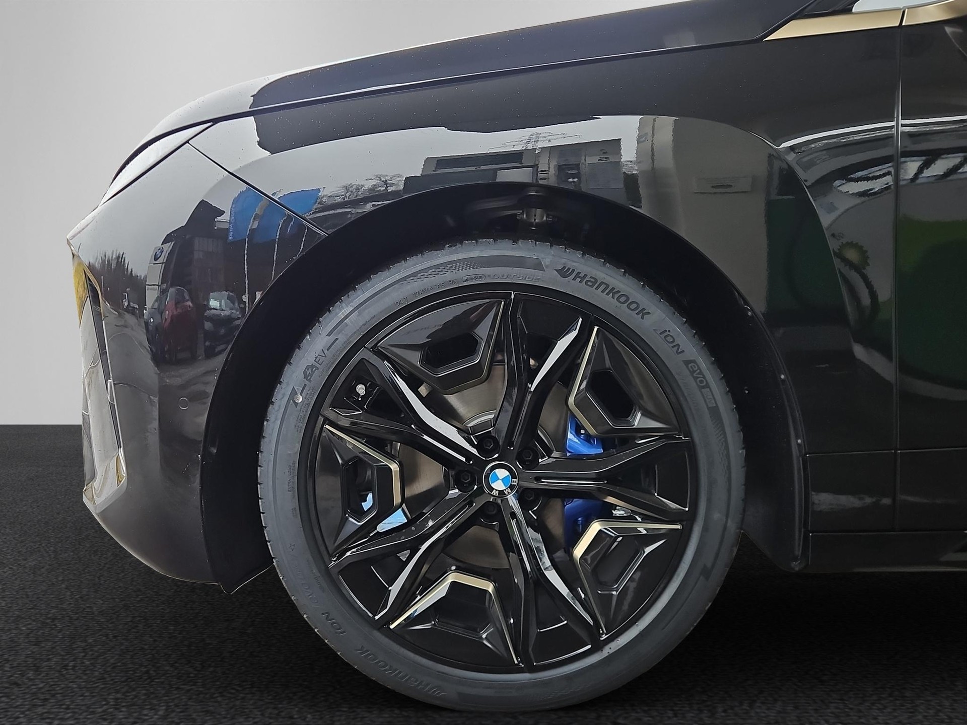 BMW iX xDrive45 M Sport-image-8