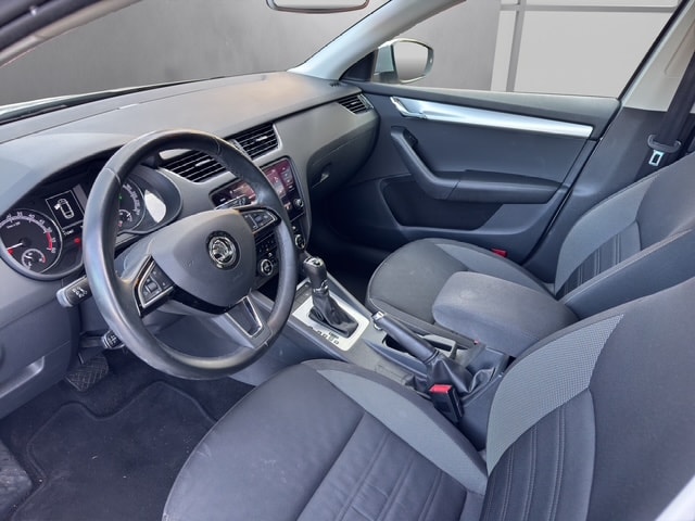 SKODA Octavia Combi 2.0 TDI Ambition 4x4 DSG-image-8
