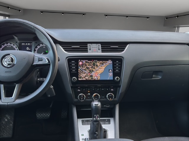SKODA Octavia Combi 2.0 TDI Ambition 4x4 DSG-image-13